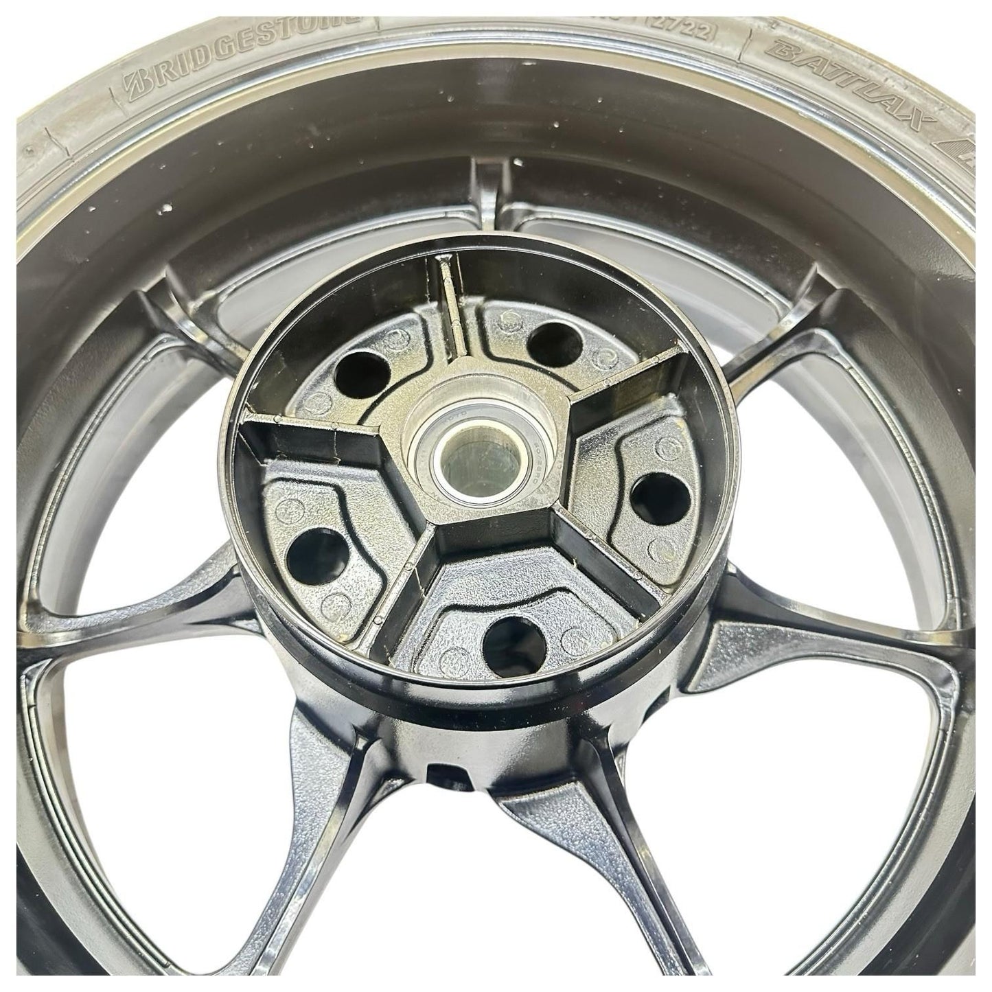 2022 - 2024 SUZUKI HAYABUSA REAR WHEEL BACK RIM TIRE RUBBER BLACK STOCK OEM