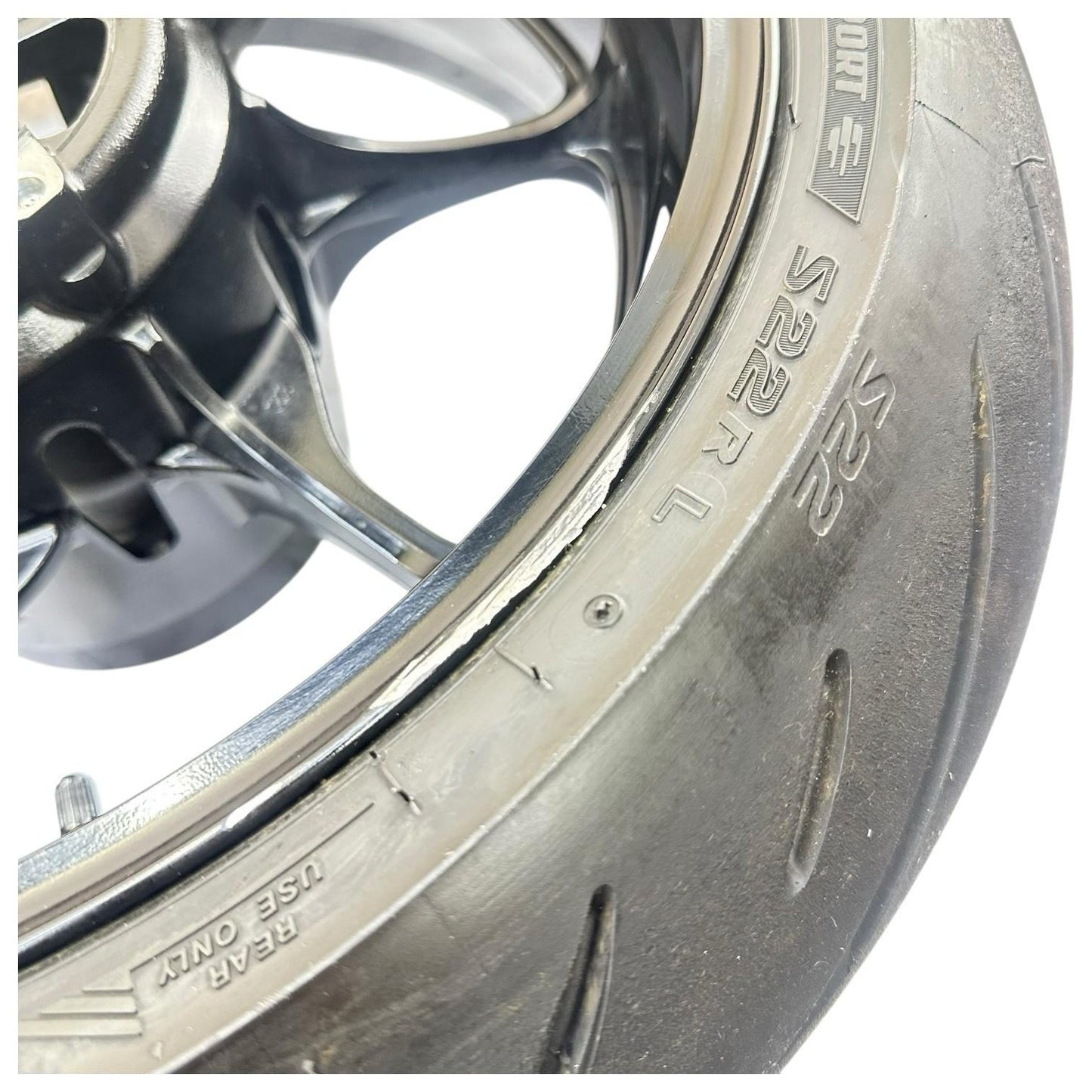 2022 - 2024 SUZUKI HAYABUSA REAR WHEEL BACK RIM TIRE RUBBER BLACK STOCK OEM