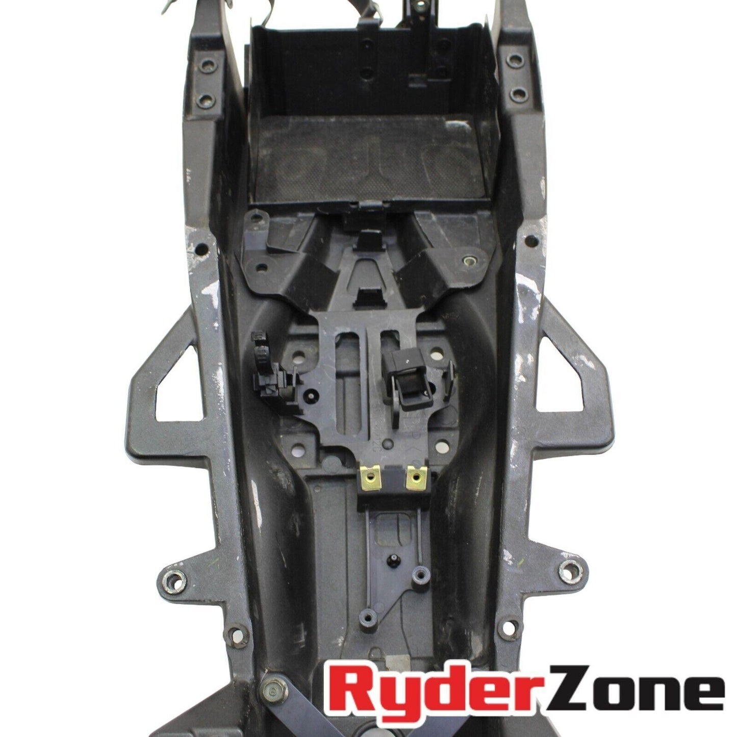 2004 - 2006 YAMAHA YZF R1 SUBFRAME GAS TANK BRACKET & BOLT BATTERY TRAY BLACK