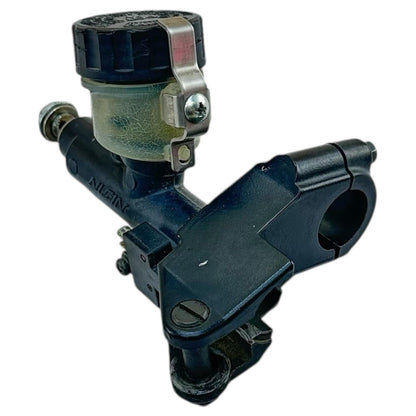 2007 2008 SUZUKI GSXR 1000 CLUTCH MASTER CYLINDER RESERVOIR CANISTER MOUNT STOCK