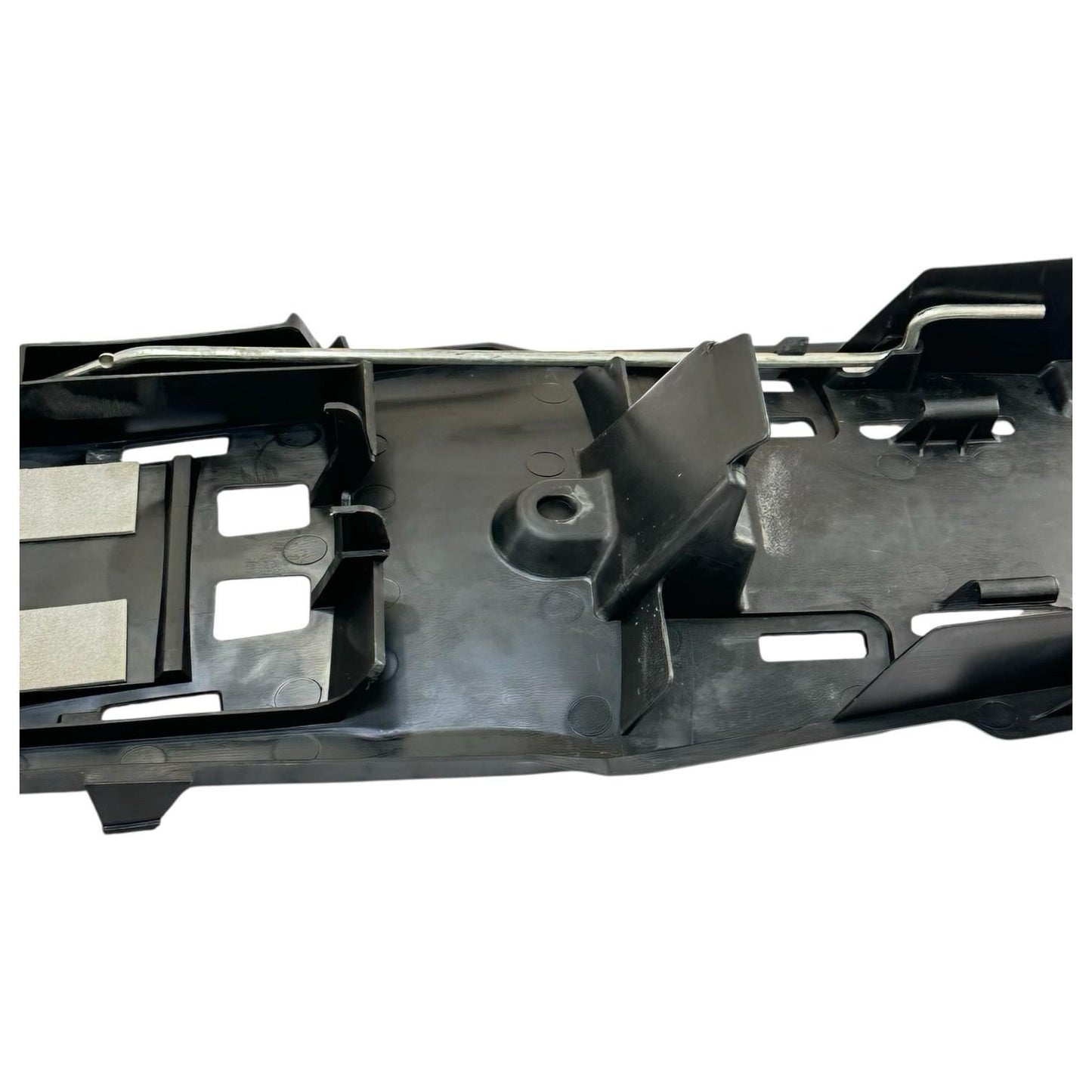 2007 2008 SUZUKI GSXR 1000 BATTERY TRAY HOLDER REAR UNDERTAIL BACK COWL PLASTIC