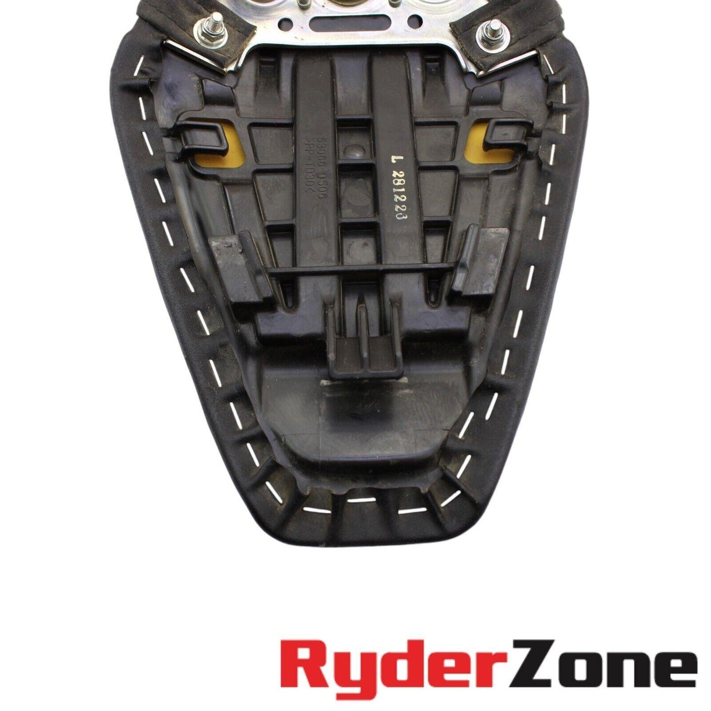 2016 - 2019 KAWASAKI NINJA ZX10R PASSENGER SEAT REAR TAIL PILLON *SCUFFED*