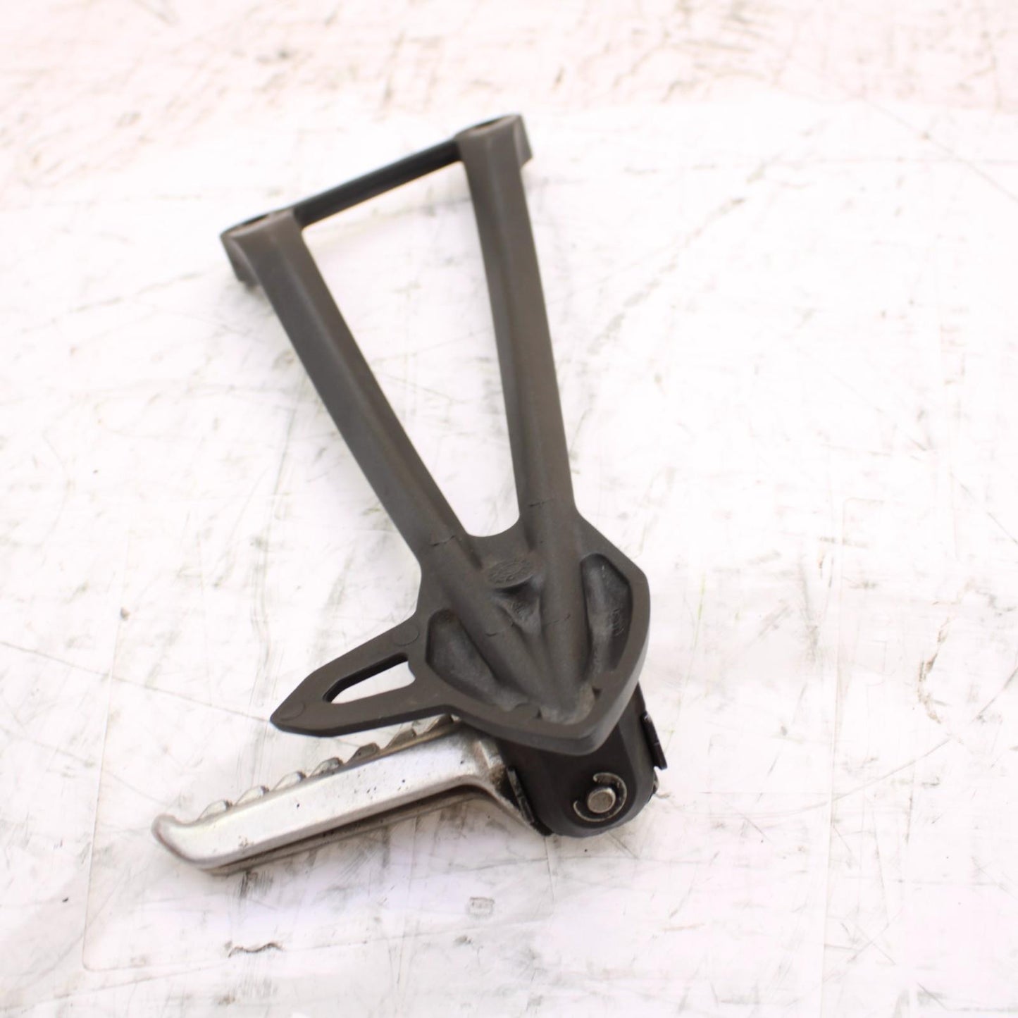 2024 - 2025 KAWASAKI NINJA ZX6R PASSENGER PEGS LEFT REAR FOOT REST LEG *SCUFFED*