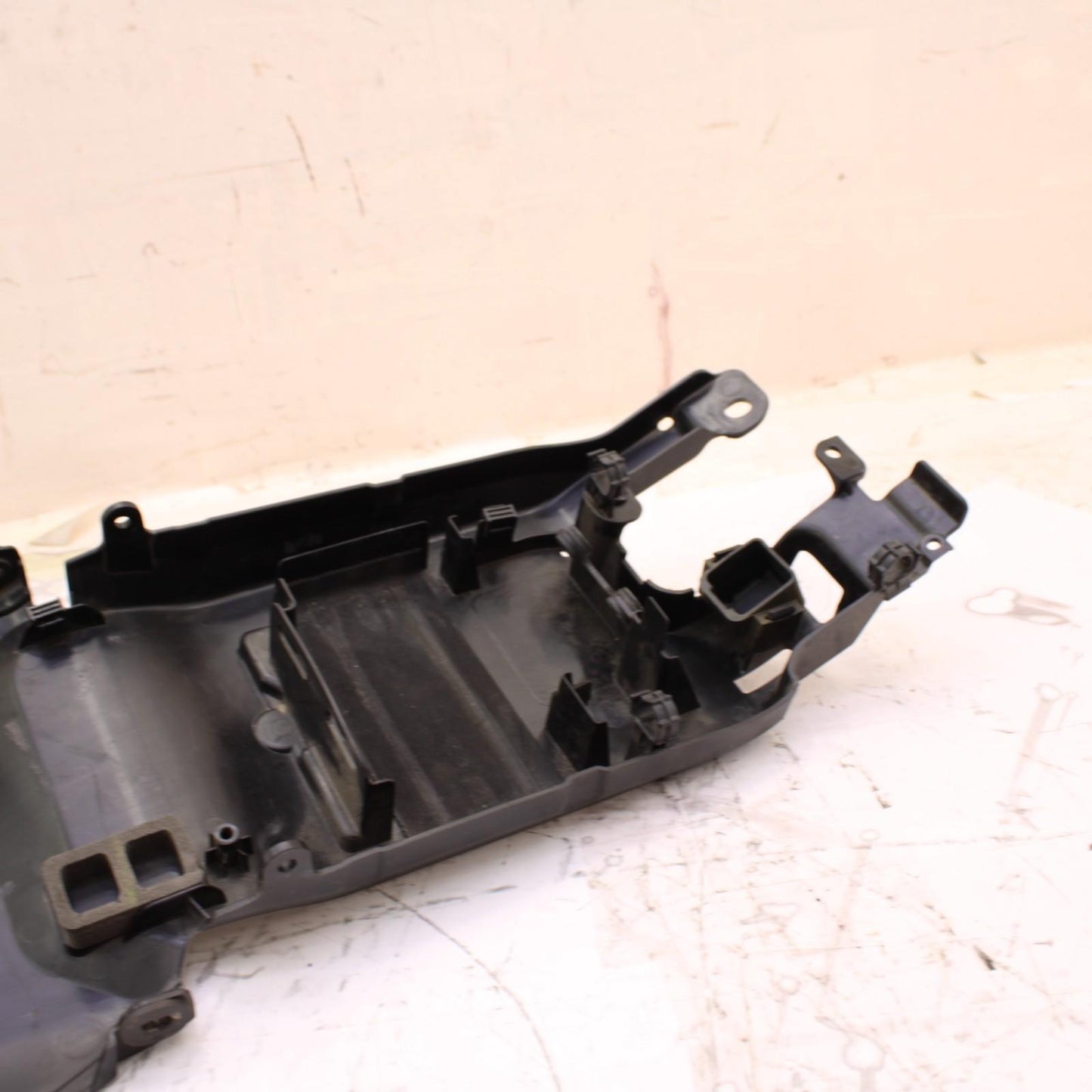 2024 - 2025 KAWASAKI NINJA ZX6R BATTERY TRAY HOLDER UNDER TAIL PLASTIC MOUNT OEM