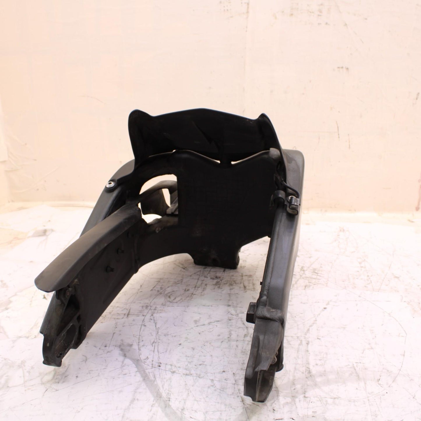 2024 - 2025 KAWASAKI NINJA ZX6R SWING ARM REAR CHAIN GUARD WHEEL COVER STOCK OEM