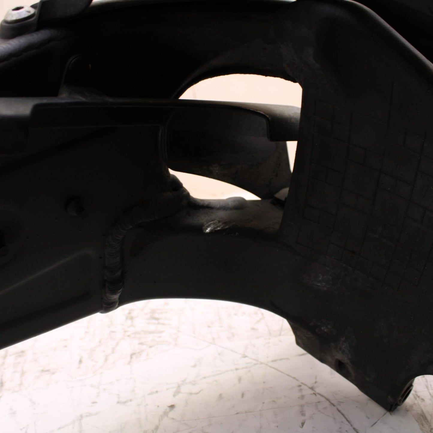 2024 - 2025 KAWASAKI NINJA ZX6R SWING ARM REAR CHAIN GUARD WHEEL COVER STOCK OEM