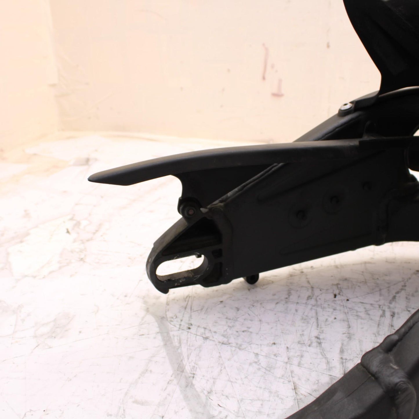 2024 - 2025 KAWASAKI NINJA ZX6R SWING ARM REAR CHAIN GUARD WHEEL COVER STOCK OEM