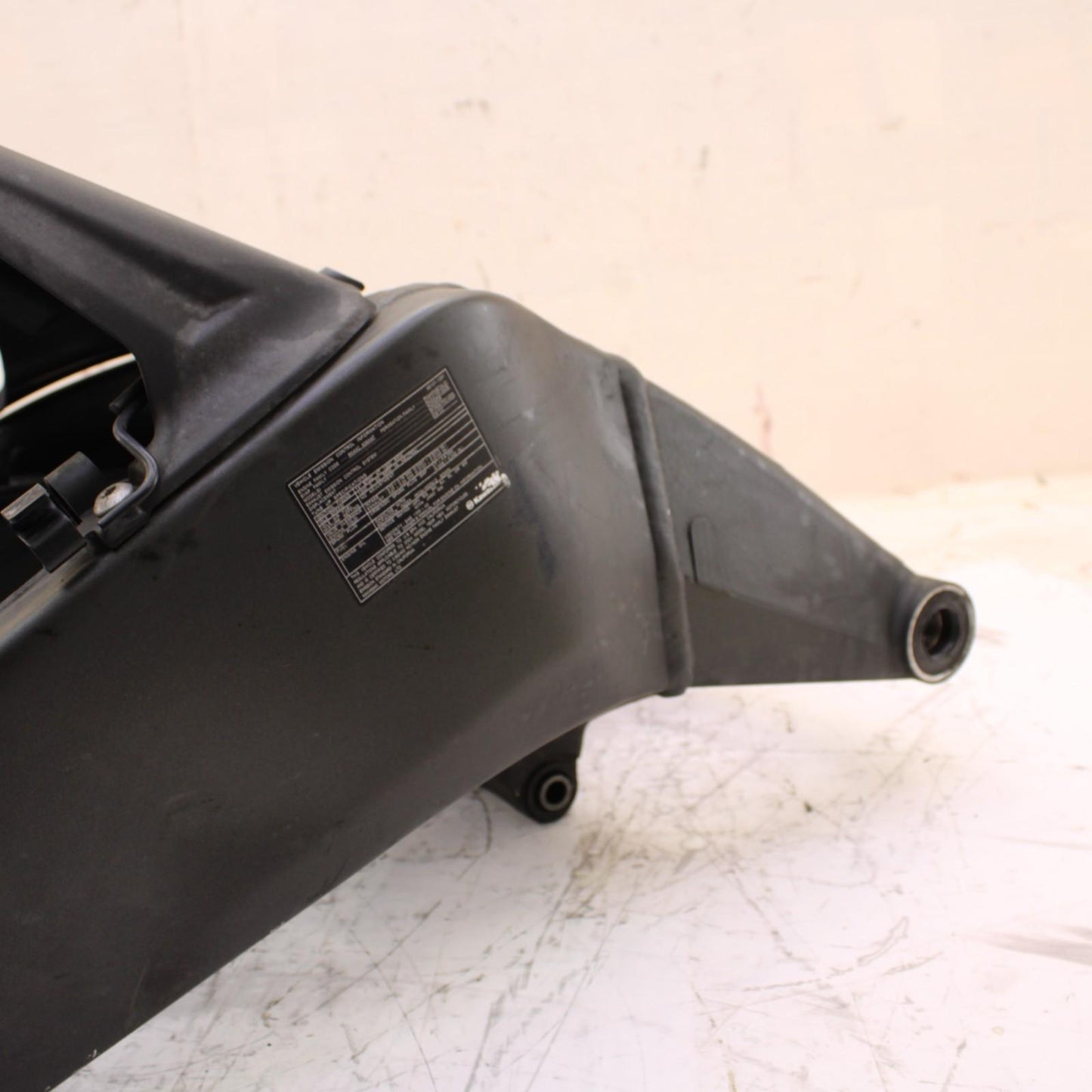 2024 - 2025 KAWASAKI NINJA ZX6R SWING ARM REAR CHAIN GUARD WHEEL COVER STOCK OEM