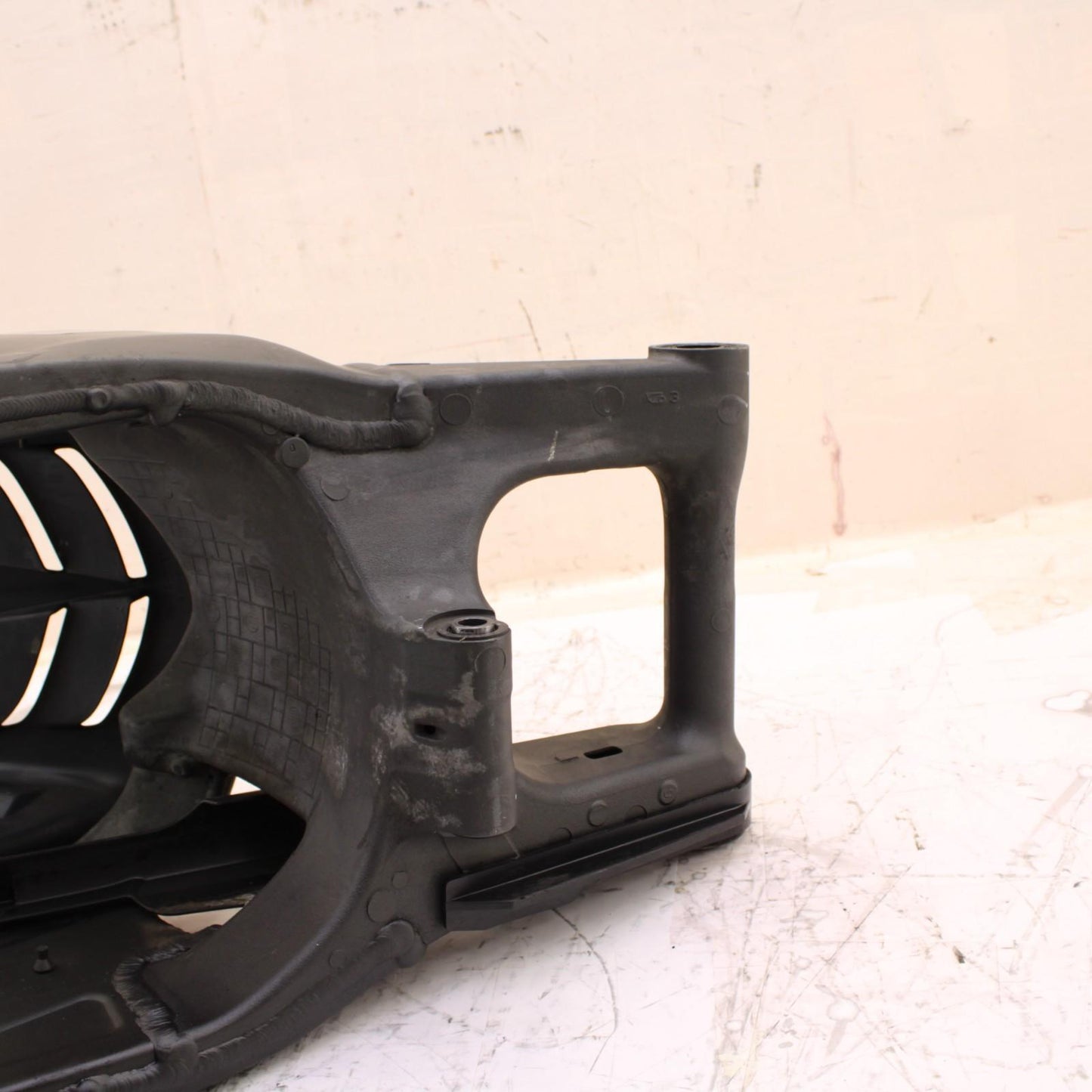 2024 - 2025 KAWASAKI NINJA ZX6R SWING ARM REAR CHAIN GUARD WHEEL COVER STOCK OEM