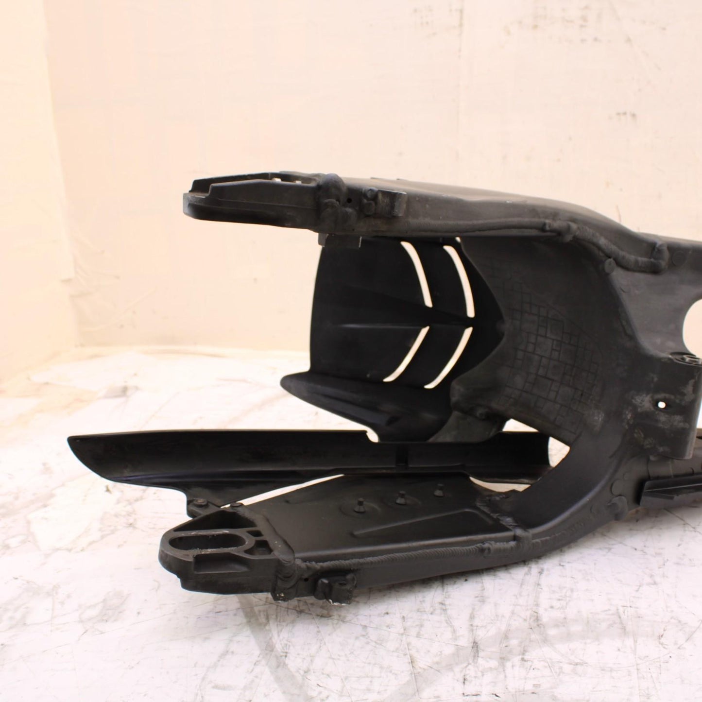 2024 - 2025 KAWASAKI NINJA ZX6R SWING ARM REAR CHAIN GUARD WHEEL COVER STOCK OEM
