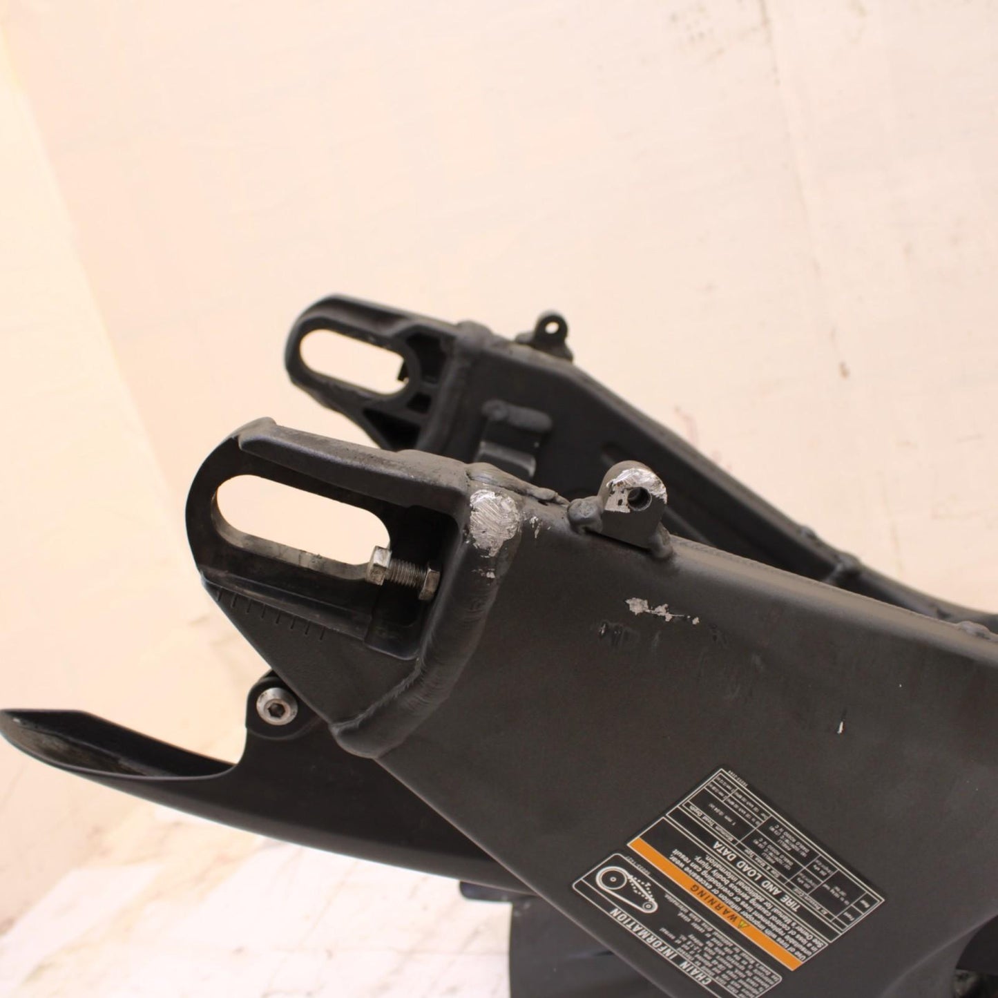 2024 - 2025 KAWASAKI NINJA ZX6R SWING ARM REAR CHAIN GUARD WHEEL COVER STOCK OEM