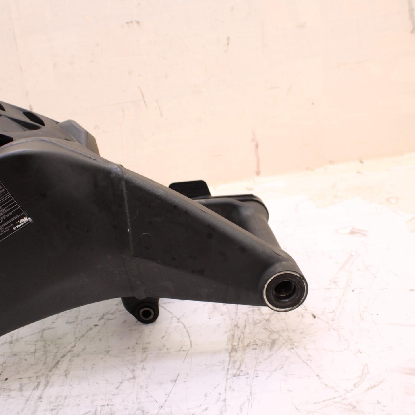 2024 - 2025 KAWASAKI NINJA ZX6R SWING ARM REAR CHAIN GUARD WHEEL COVER STOCK OEM