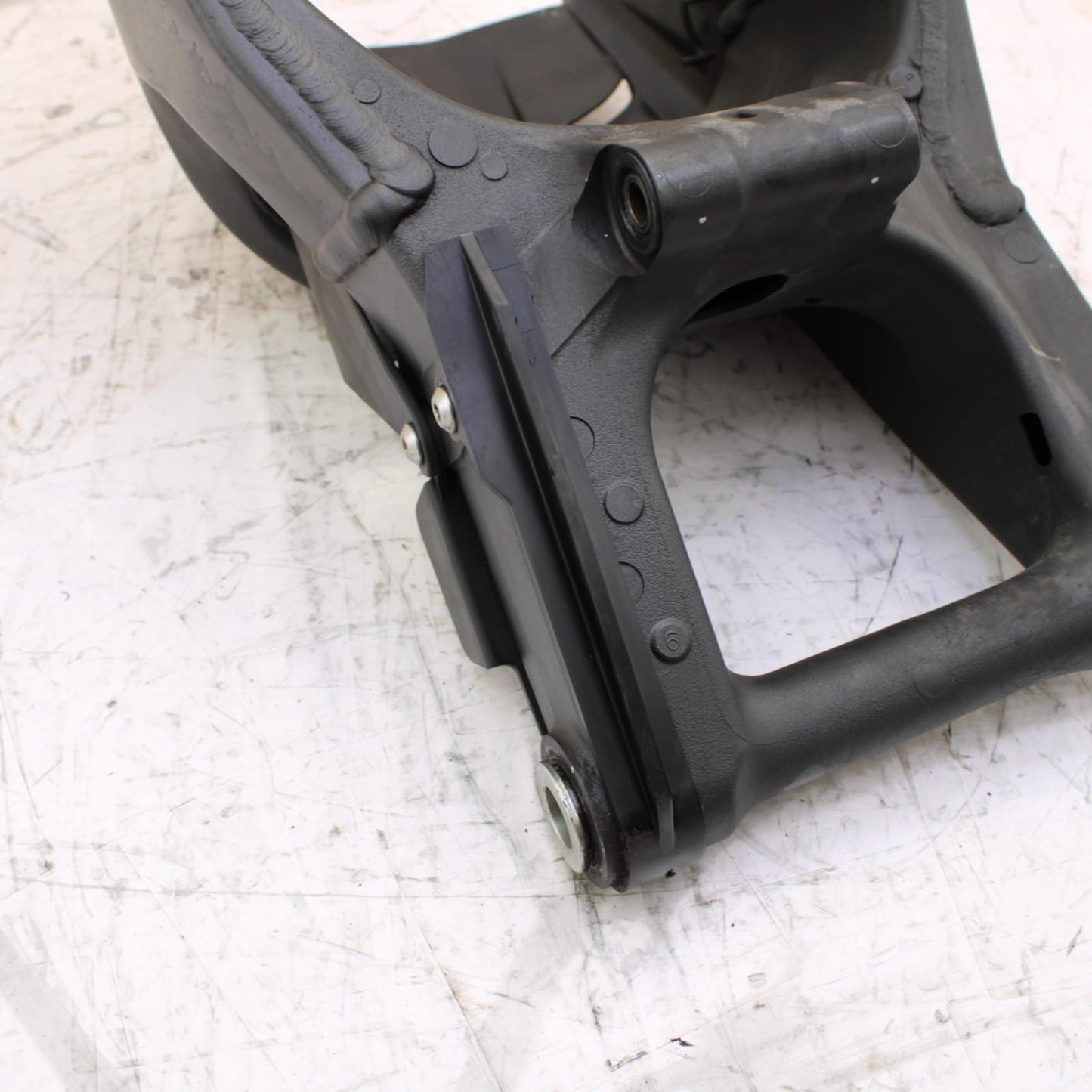 2024 - 2025 KAWASAKI NINJA ZX6R SWING ARM REAR CHAIN GUARD WHEEL COVER STOCK OEM