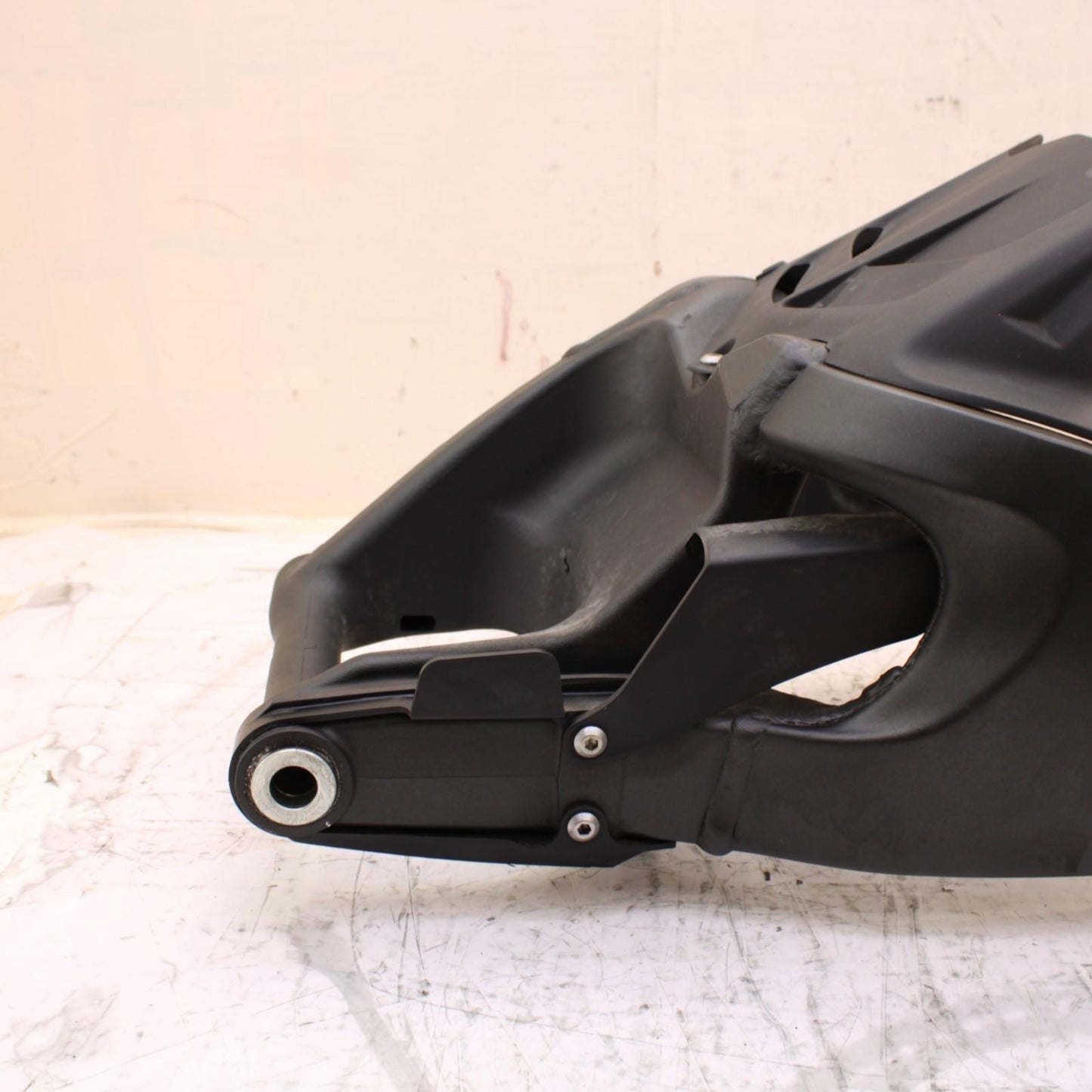 2024 - 2025 KAWASAKI NINJA ZX6R SWING ARM REAR CHAIN GUARD WHEEL COVER STOCK OEM
