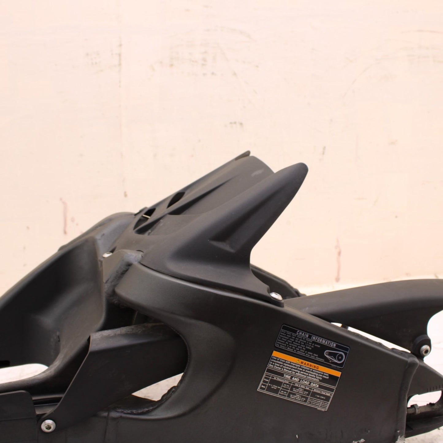 2024 - 2025 KAWASAKI NINJA ZX6R SWING ARM REAR CHAIN GUARD WHEEL COVER STOCK OEM