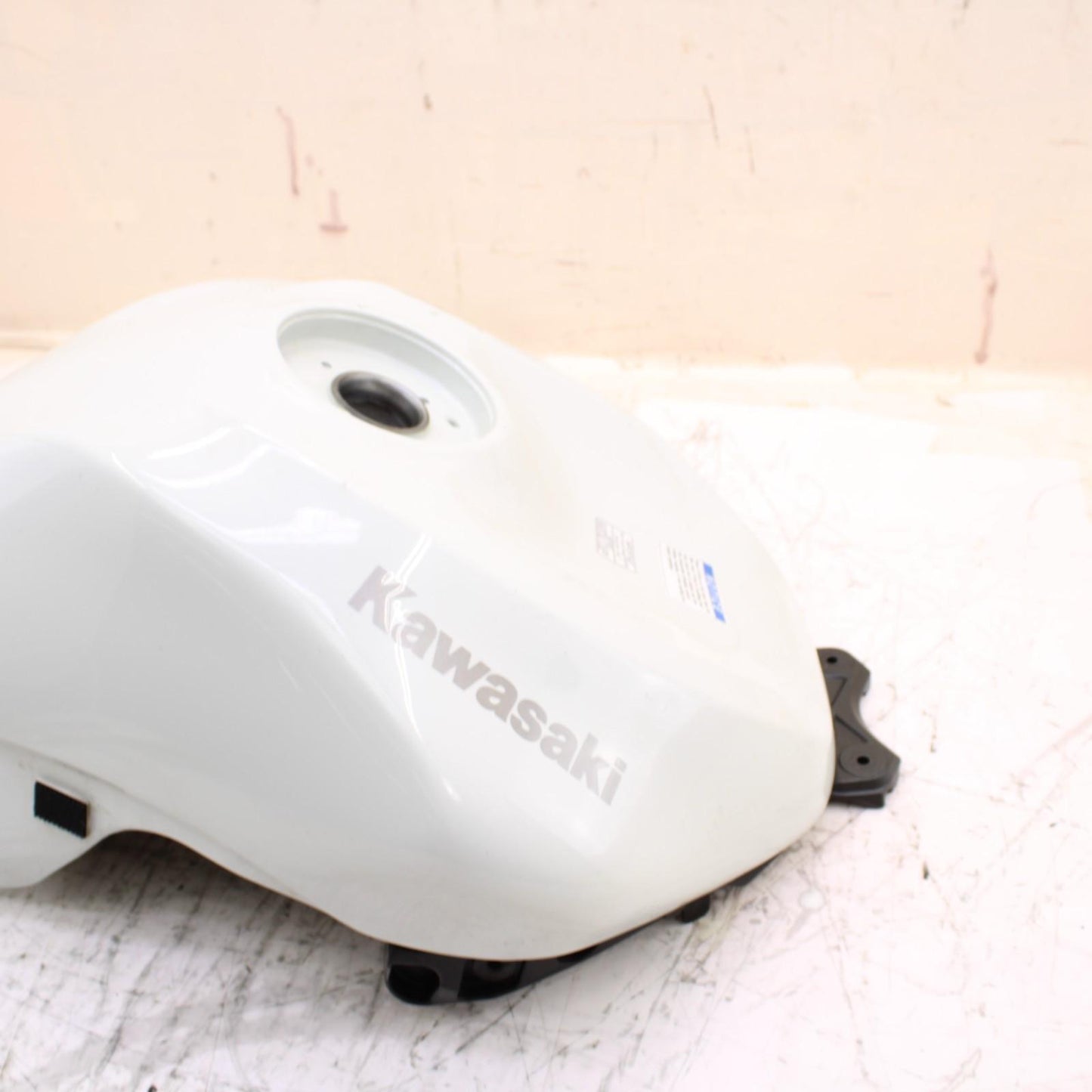 2024 - 2025 KAWASAKI NINJA ZX6R GAS TANK FUEL CELL PETROL RESERVOIR *SCUFFED*