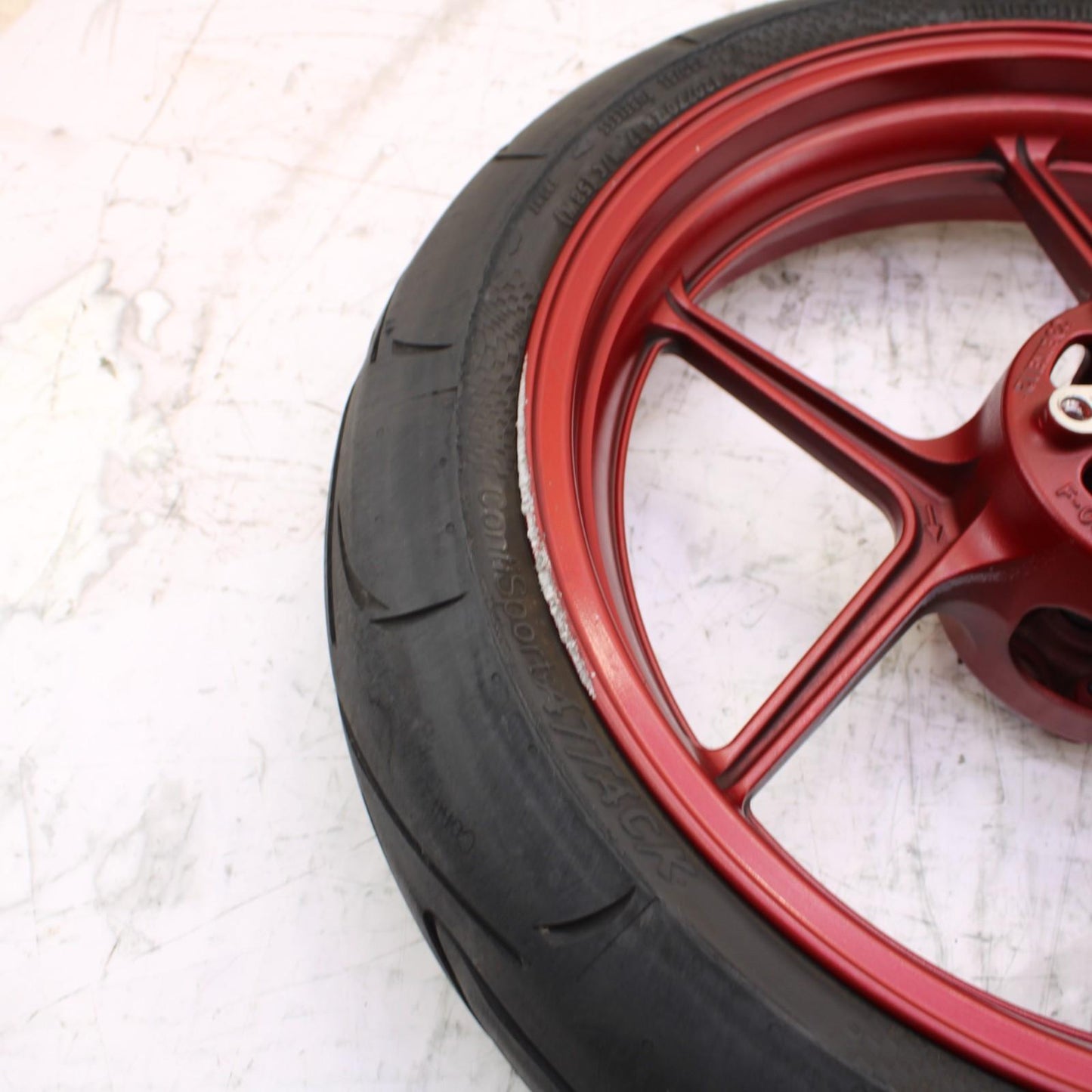 2024 - 2025 KAWASAKI NINJA ZX6R FRONT WHEEL RIM TIRE RED STOCK OEM *SCUFFED*