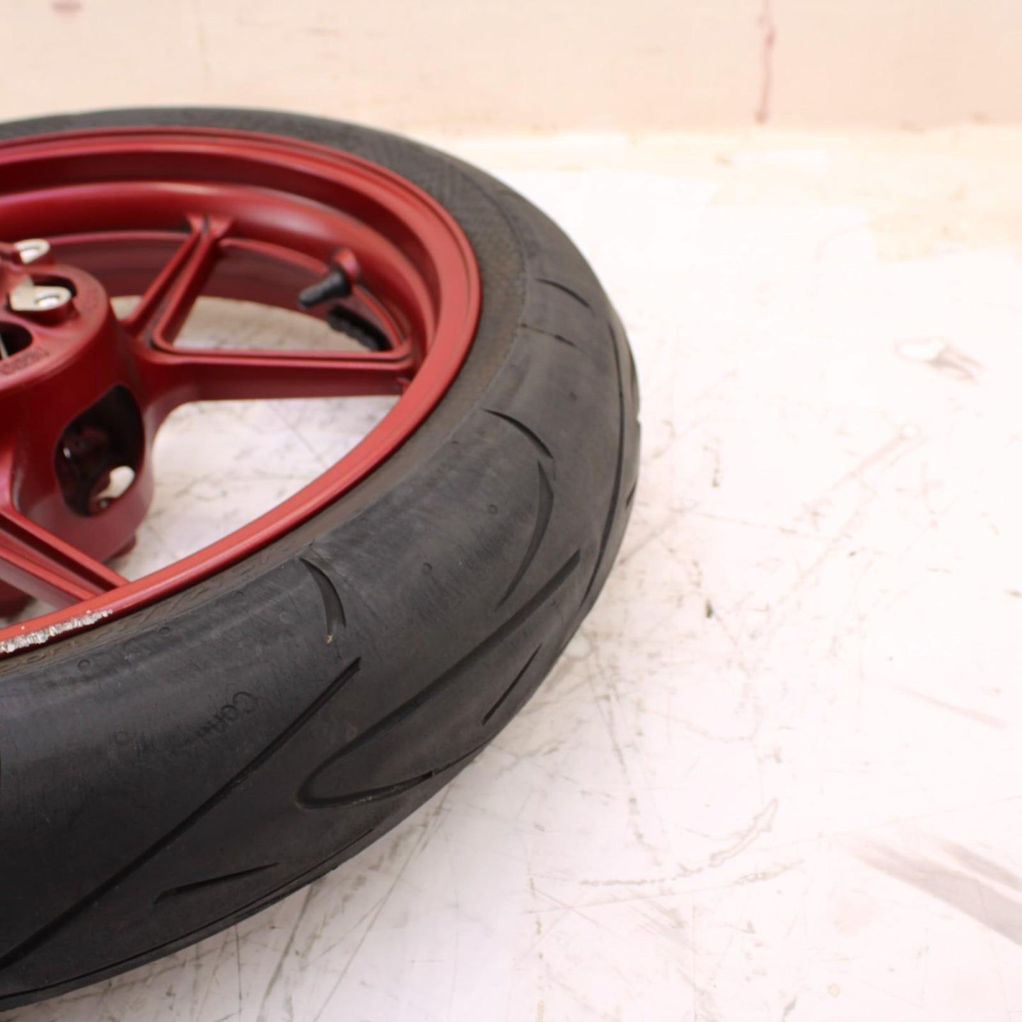 2024 - 2025 KAWASAKI NINJA ZX6R FRONT WHEEL RIM TIRE RED STOCK OEM *SCUFFED*