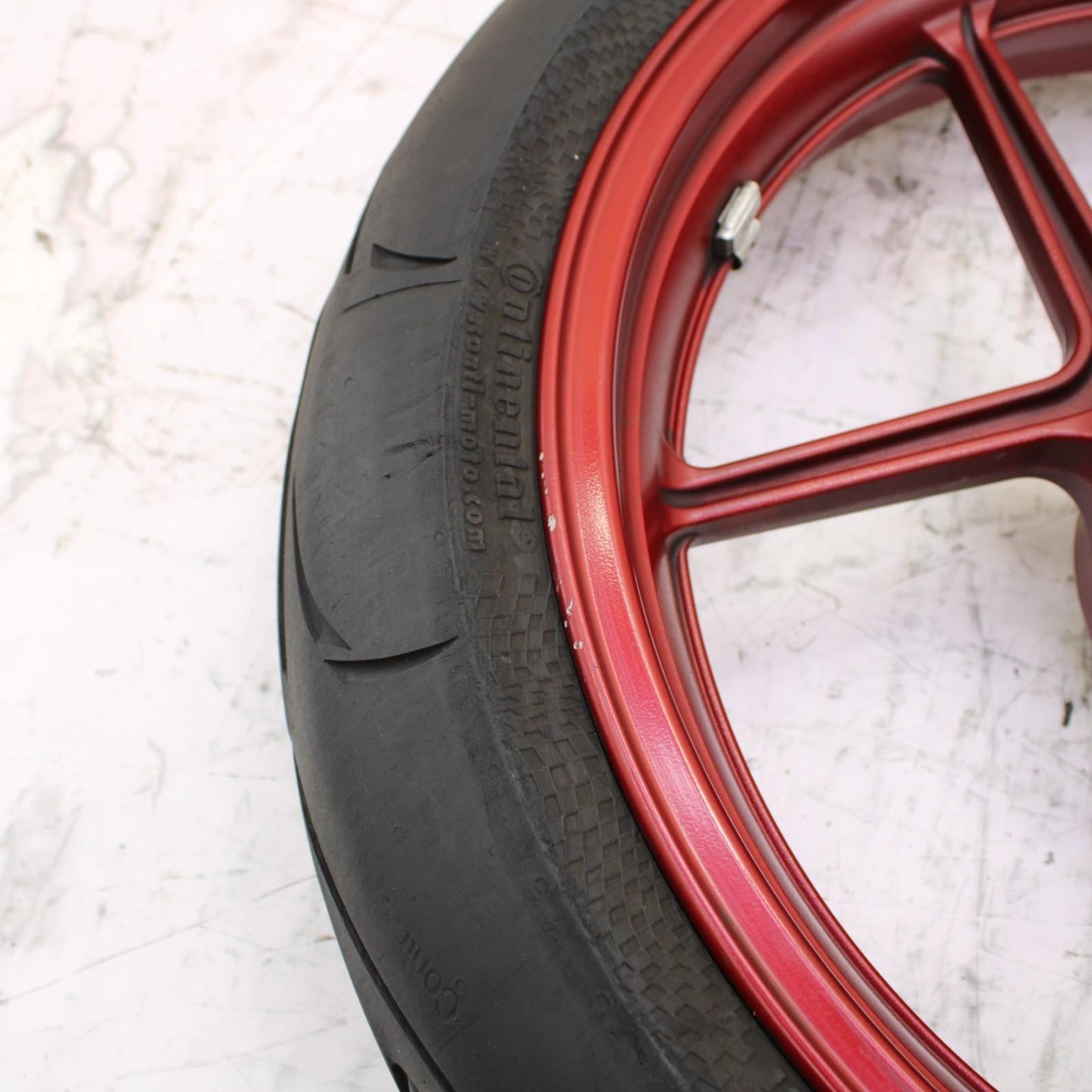 2024 - 2025 KAWASAKI NINJA ZX6R FRONT WHEEL RIM TIRE RED STOCK OEM *SCUFFED*