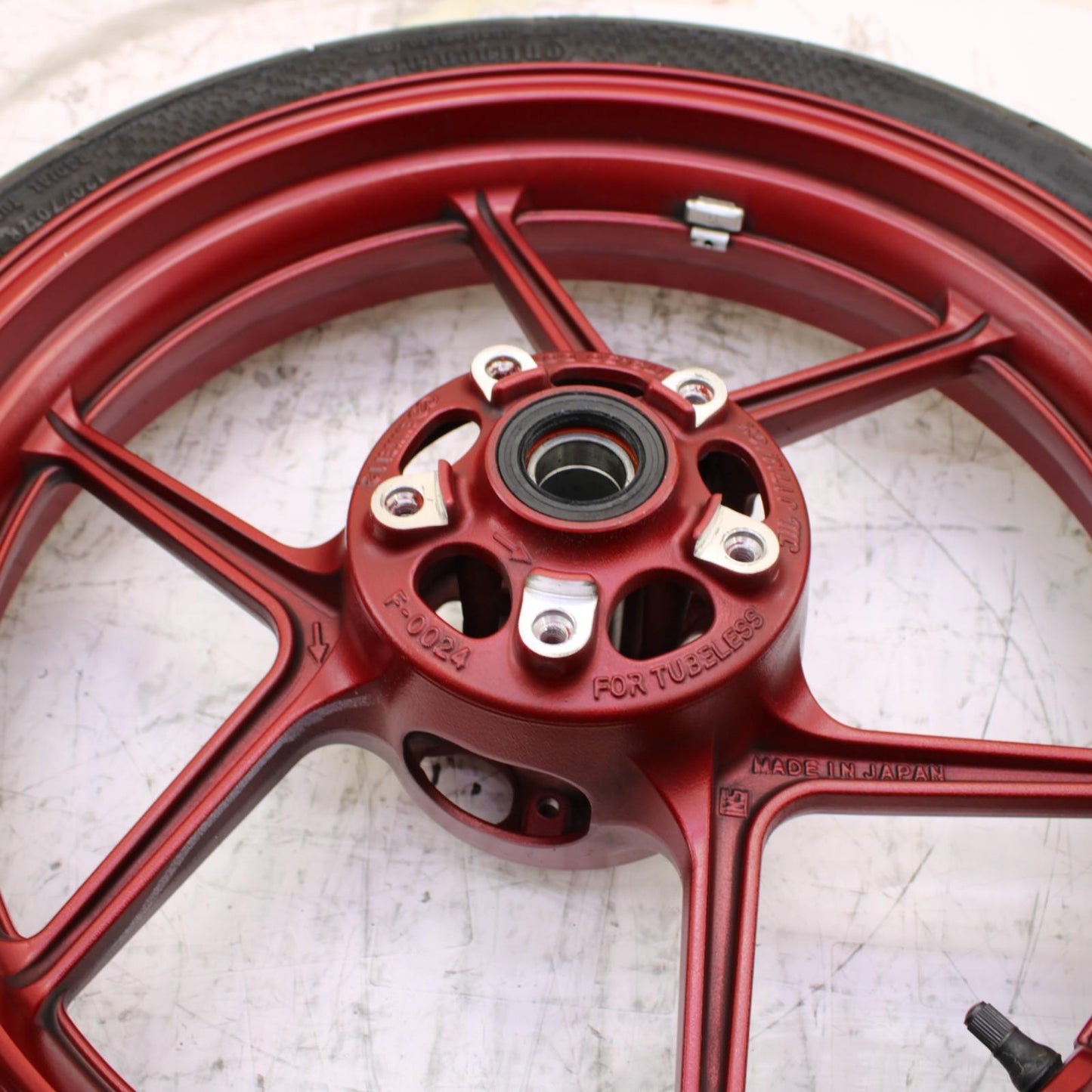 2024 - 2025 KAWASAKI NINJA ZX6R FRONT WHEEL RIM TIRE RED STOCK OEM *SCUFFED*