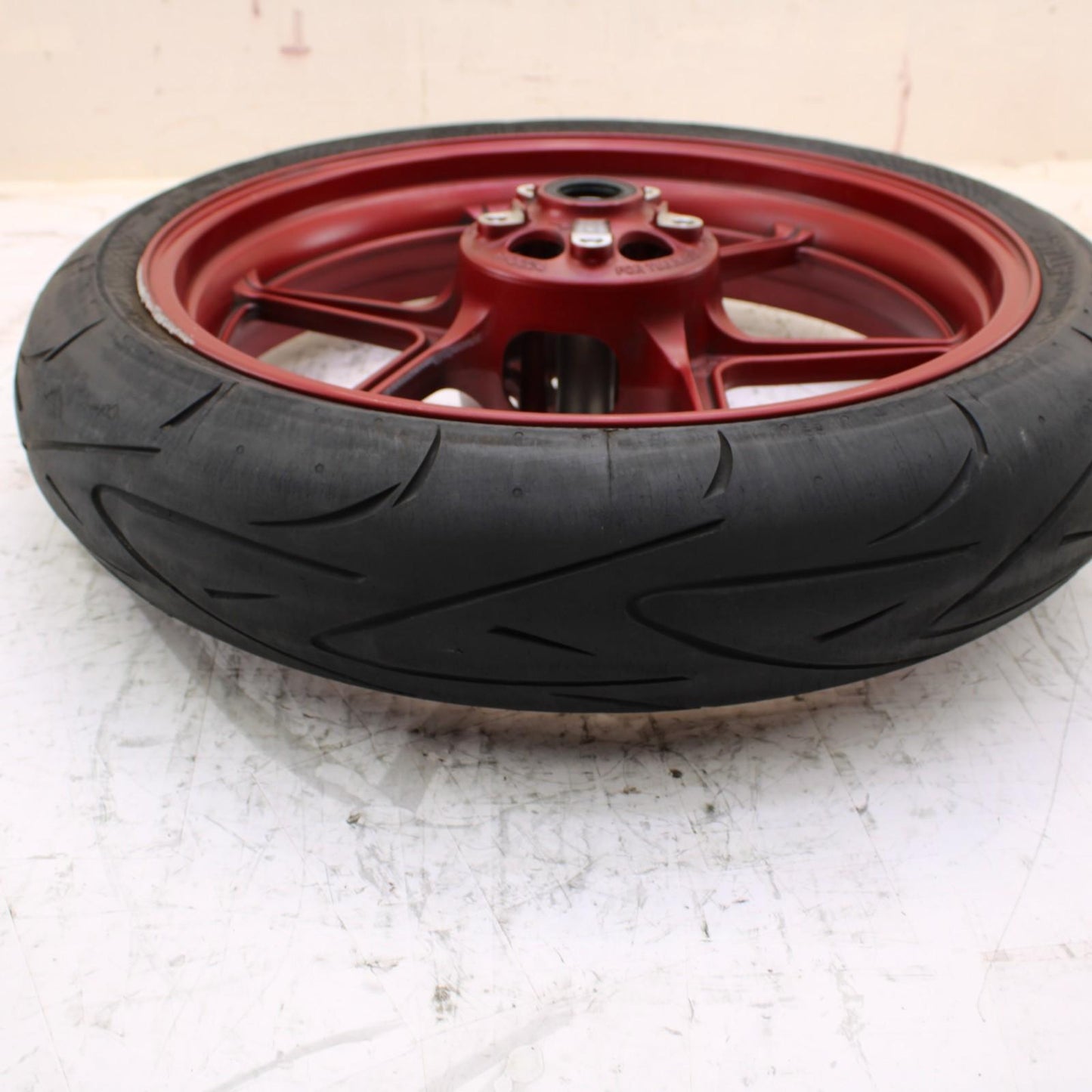 2024 - 2025 KAWASAKI NINJA ZX6R FRONT WHEEL RIM TIRE RED STOCK OEM *SCUFFED*