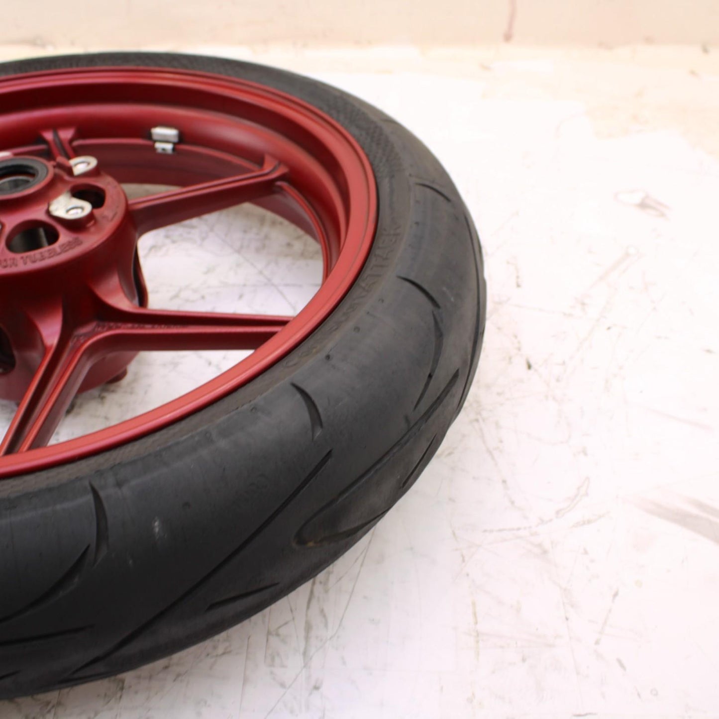 2024 - 2025 KAWASAKI NINJA ZX6R FRONT WHEEL RIM TIRE RED STOCK OEM *SCUFFED*