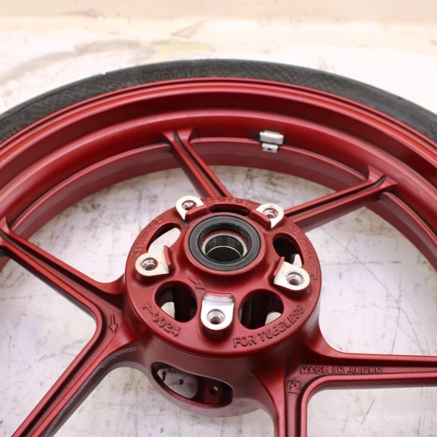 2024 - 2025 KAWASAKI NINJA ZX6R FRONT WHEEL RIM TIRE RED STOCK OEM *SCUFFED*