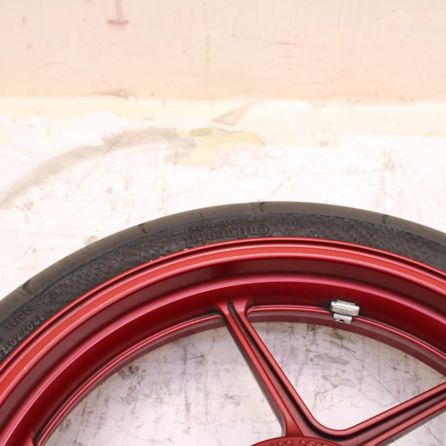 2024 - 2025 KAWASAKI NINJA ZX6R FRONT WHEEL RIM TIRE RED STOCK OEM *SCUFFED*