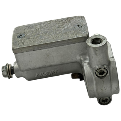 2005 - 2010 SUZUKI BOULEVARD FRONT BRAKE MASTER CYLINDER SILVER RESERVOIR OEM