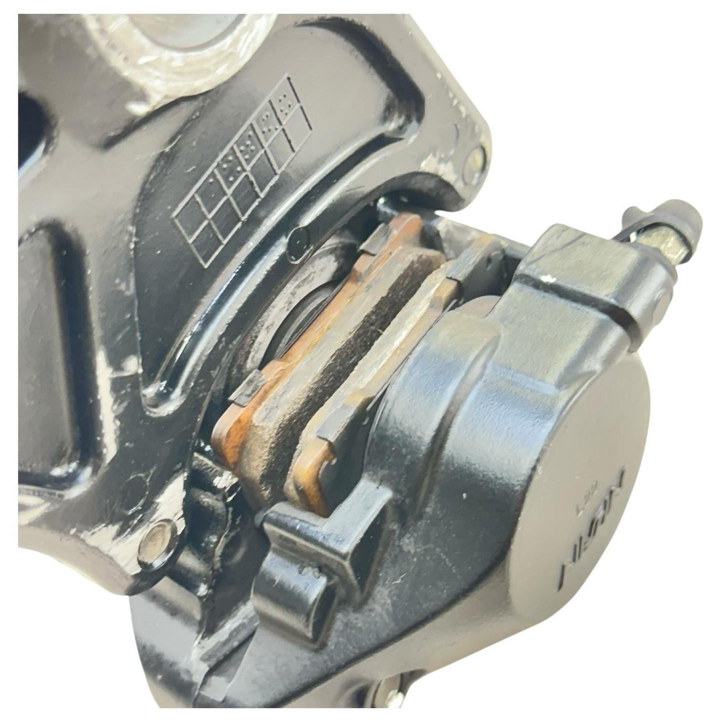 2005 2006 SUZUKI GSXR 1000 REAR CALIPER BACK BRAKE PADS BRACKET MOUNT NISSIN OEM