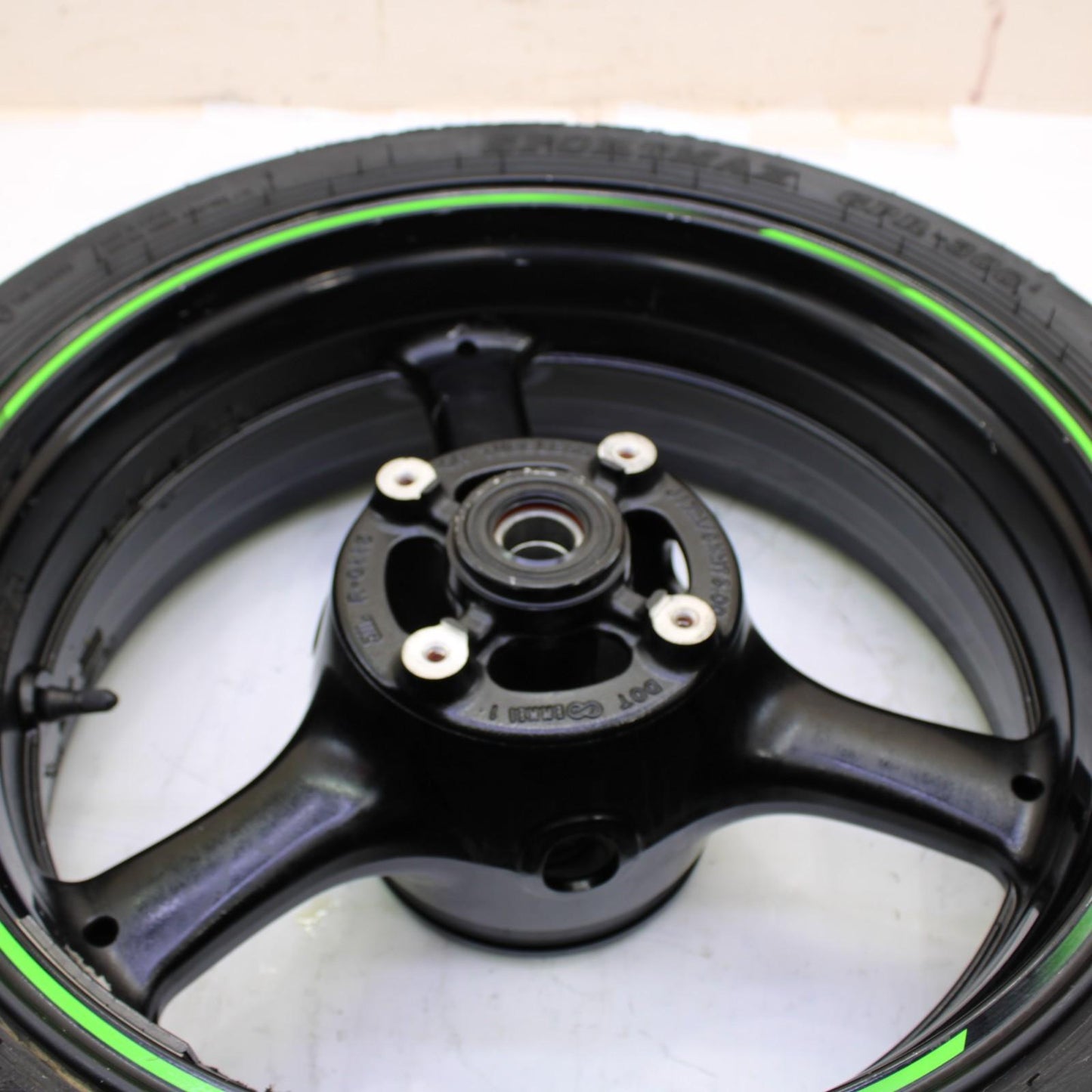 2011 - 2015 KAWASAKI NINJA ZX10R REAR WHEEL BACK RIM TIRE RUBBER *SLIGHT SCUFF*