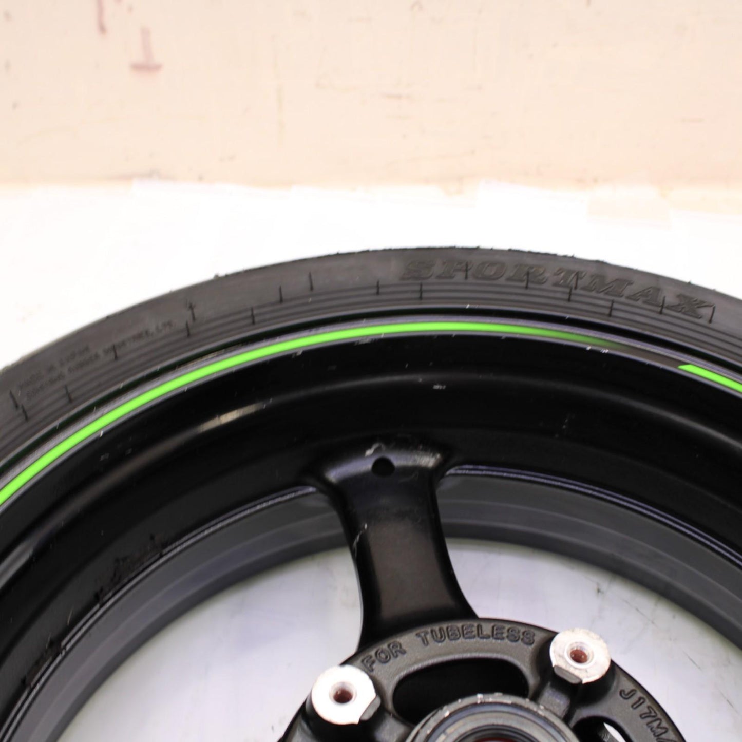 2011 - 2015 KAWASAKI NINJA ZX10R REAR WHEEL BACK RIM TIRE RUBBER *SLIGHT SCUFF*