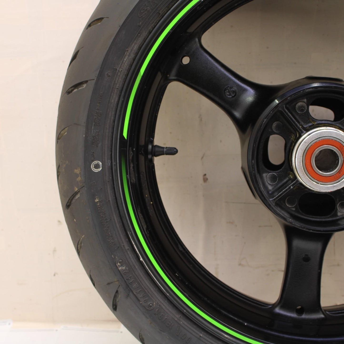 2011 - 2015 KAWASAKI NINJA ZX10R REAR WHEEL BACK RIM TIRE RUBBER *SLIGHT SCUFF*