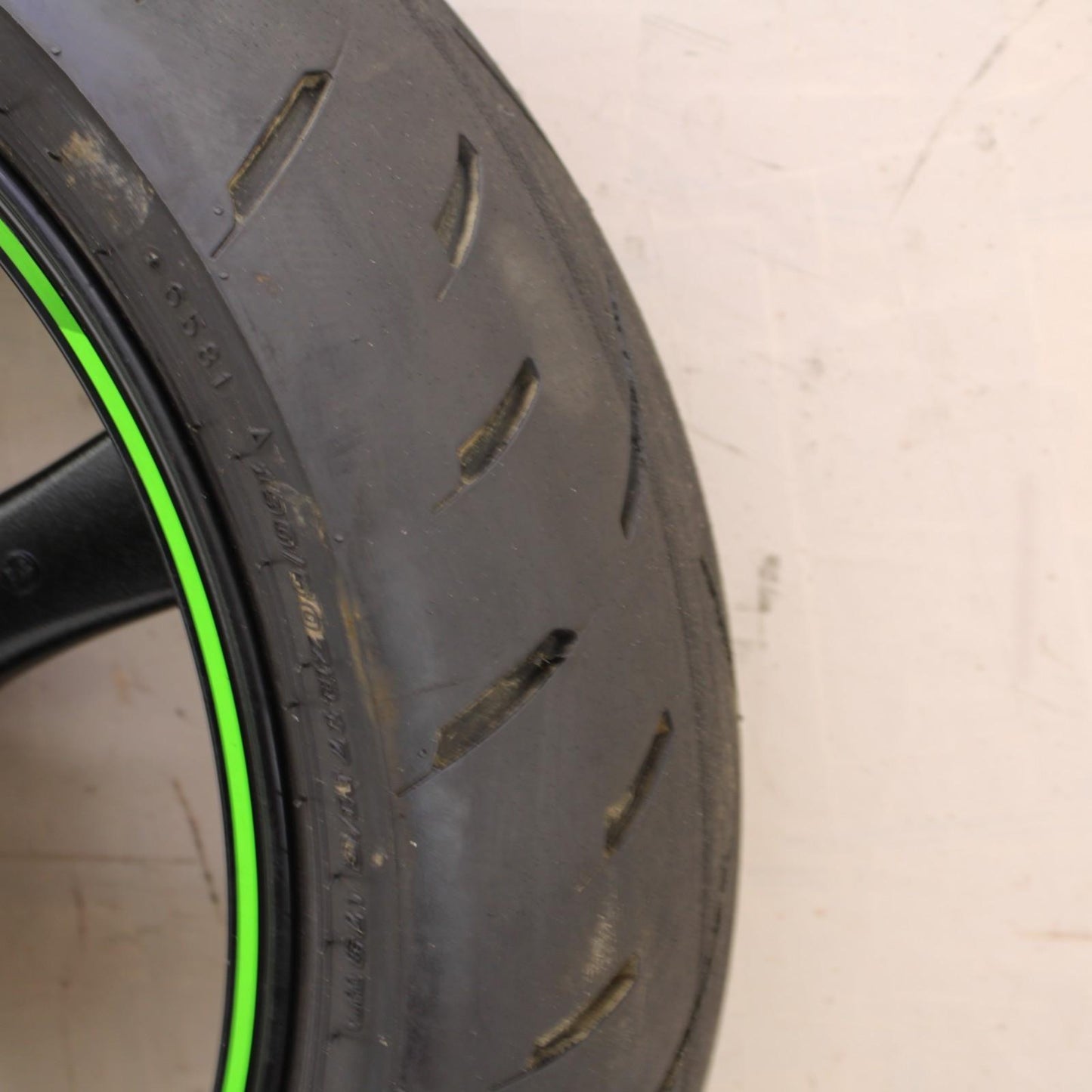 2011 - 2015 KAWASAKI NINJA ZX10R REAR WHEEL BACK RIM TIRE RUBBER *SLIGHT SCUFF*