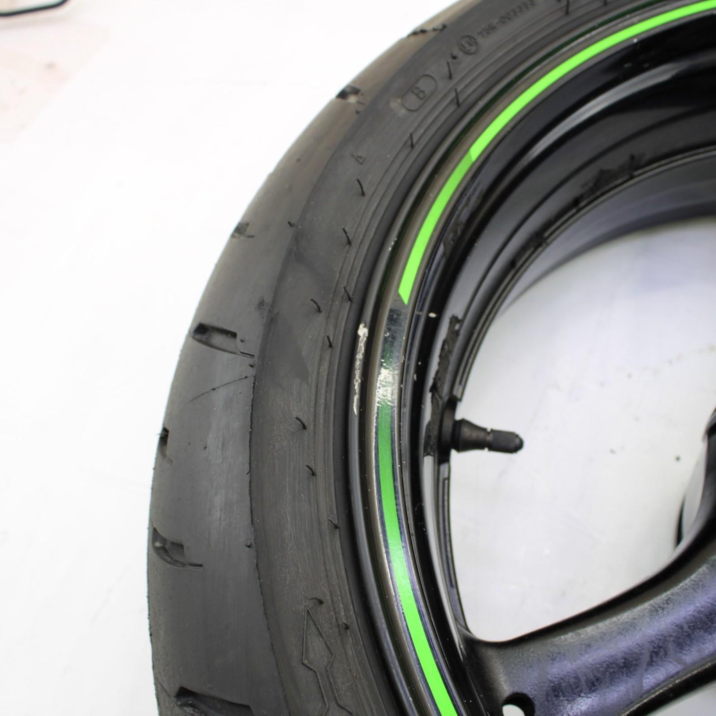 2011 - 2015 KAWASAKI NINJA ZX10R REAR WHEEL BACK RIM TIRE RUBBER *SLIGHT SCUFF*