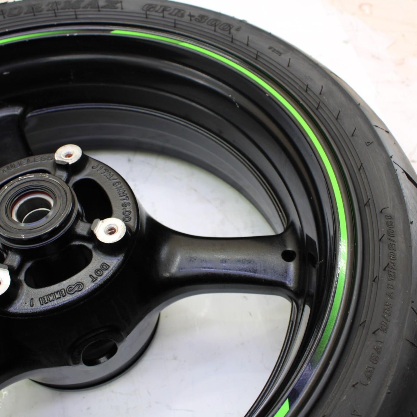 2011 - 2015 KAWASAKI NINJA ZX10R REAR WHEEL BACK RIM TIRE RUBBER *SLIGHT SCUFF*