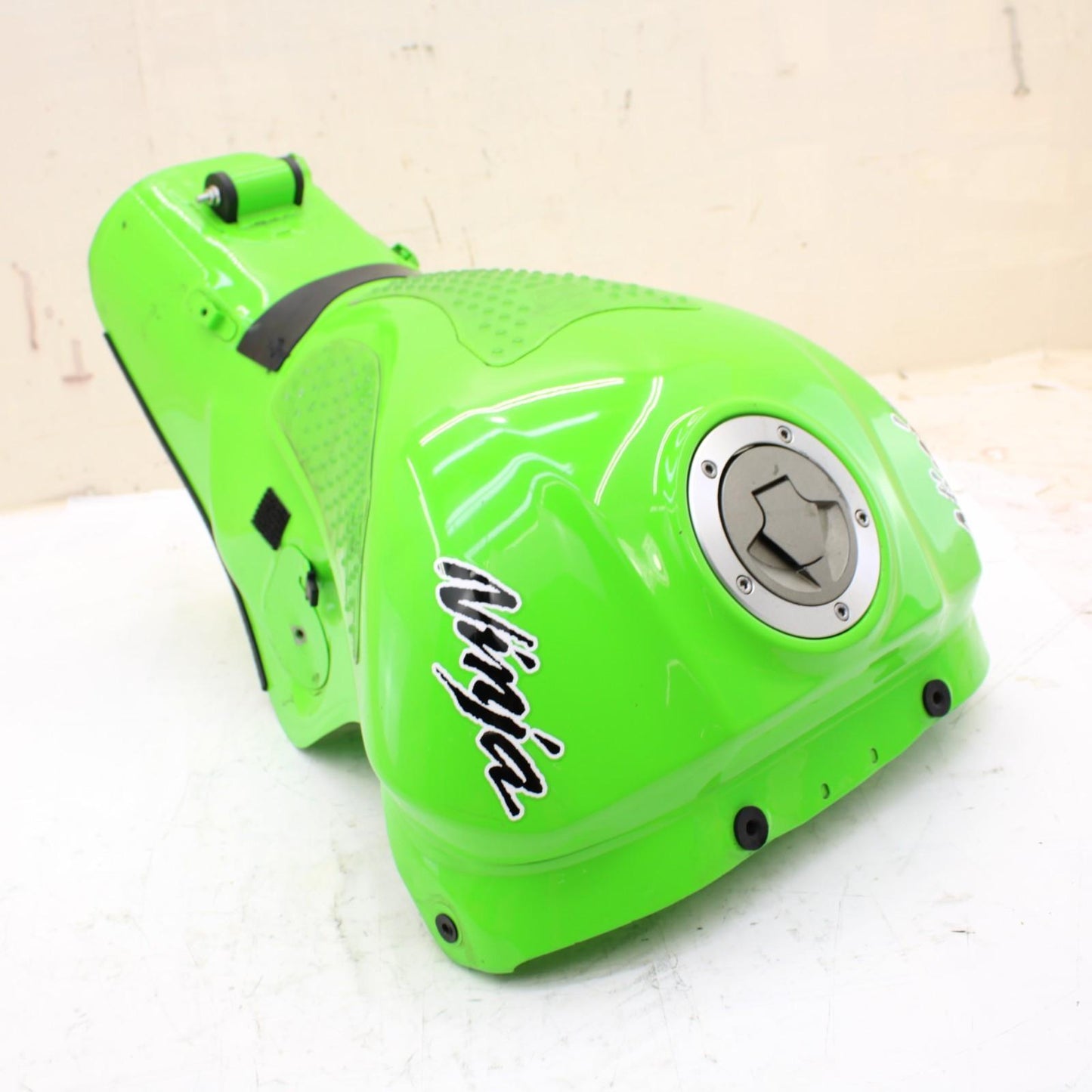 2011 - 2015 KAWASAKI NINJA ZX10R GAS TANK FUEL RESERVOIR PETROL GREEN *SCUFFED*