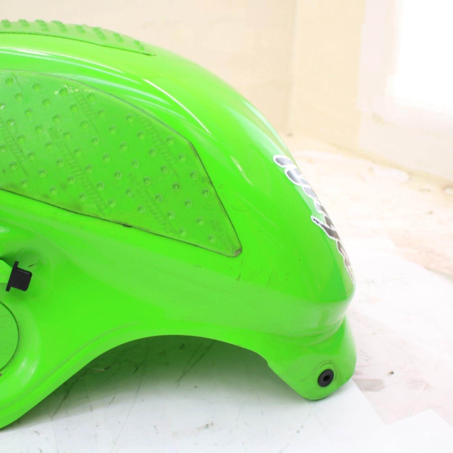 2011 - 2015 KAWASAKI NINJA ZX10R GAS TANK FUEL RESERVOIR PETROL GREEN *SCUFFED*