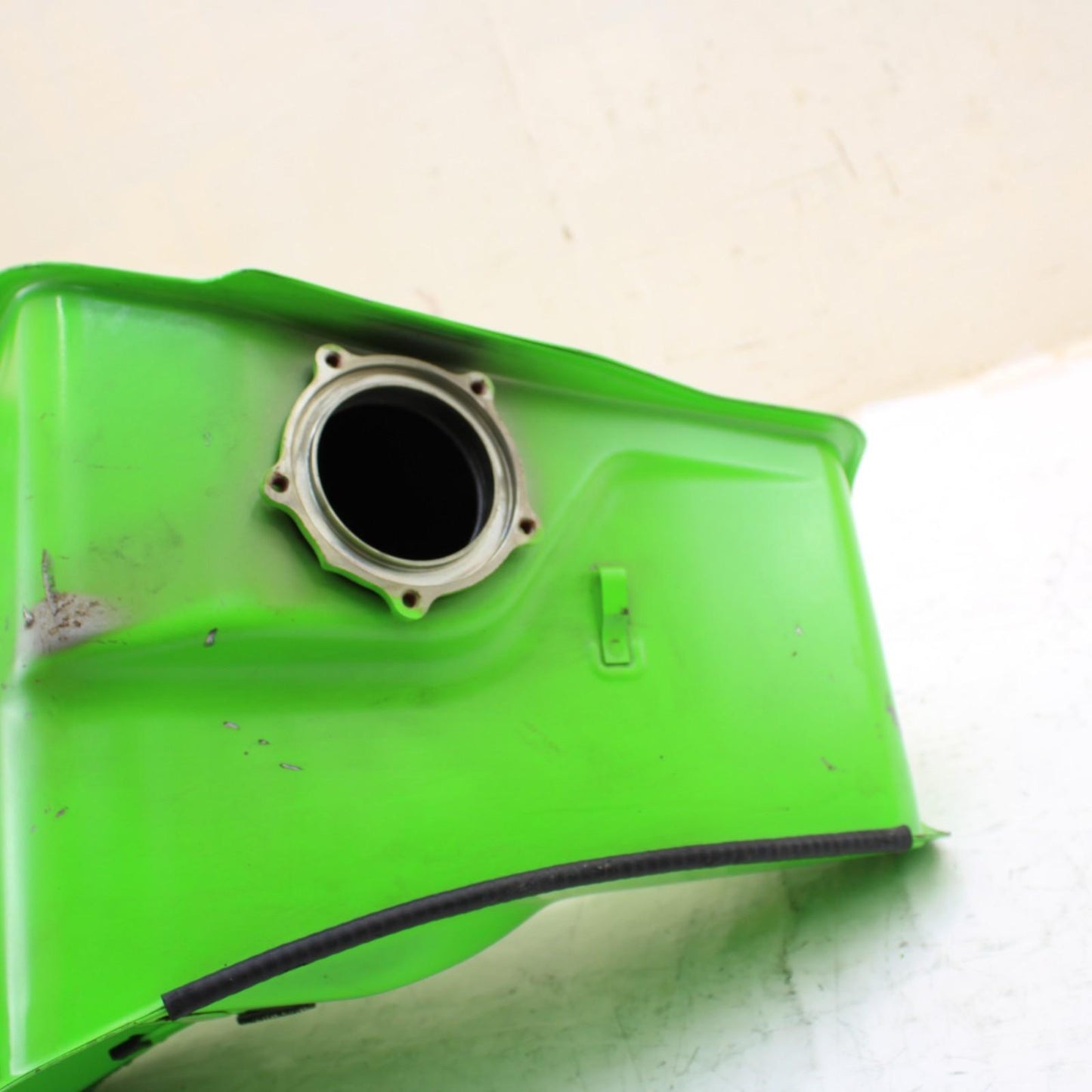 2011 - 2015 KAWASAKI NINJA ZX10R GAS TANK FUEL RESERVOIR PETROL GREEN *SCUFFED*
