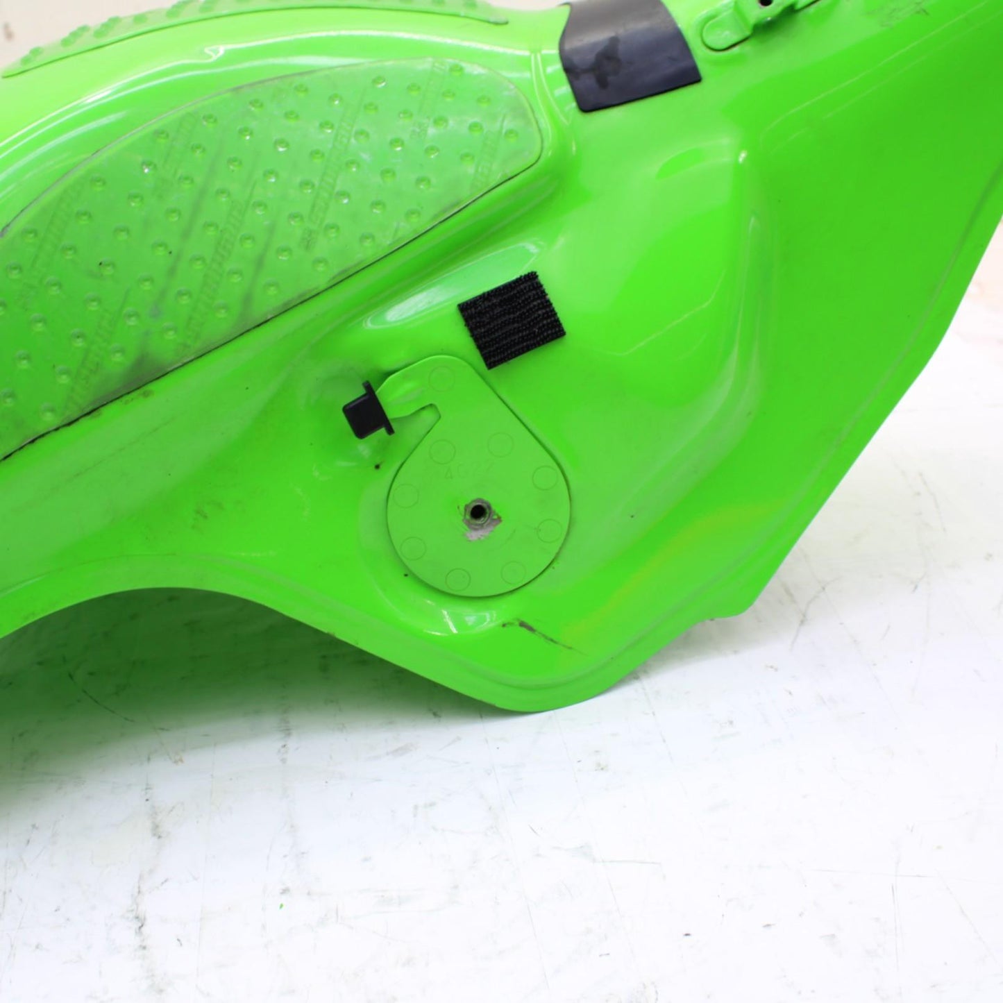2011 - 2015 KAWASAKI NINJA ZX10R GAS TANK FUEL RESERVOIR PETROL GREEN *SCUFFED*