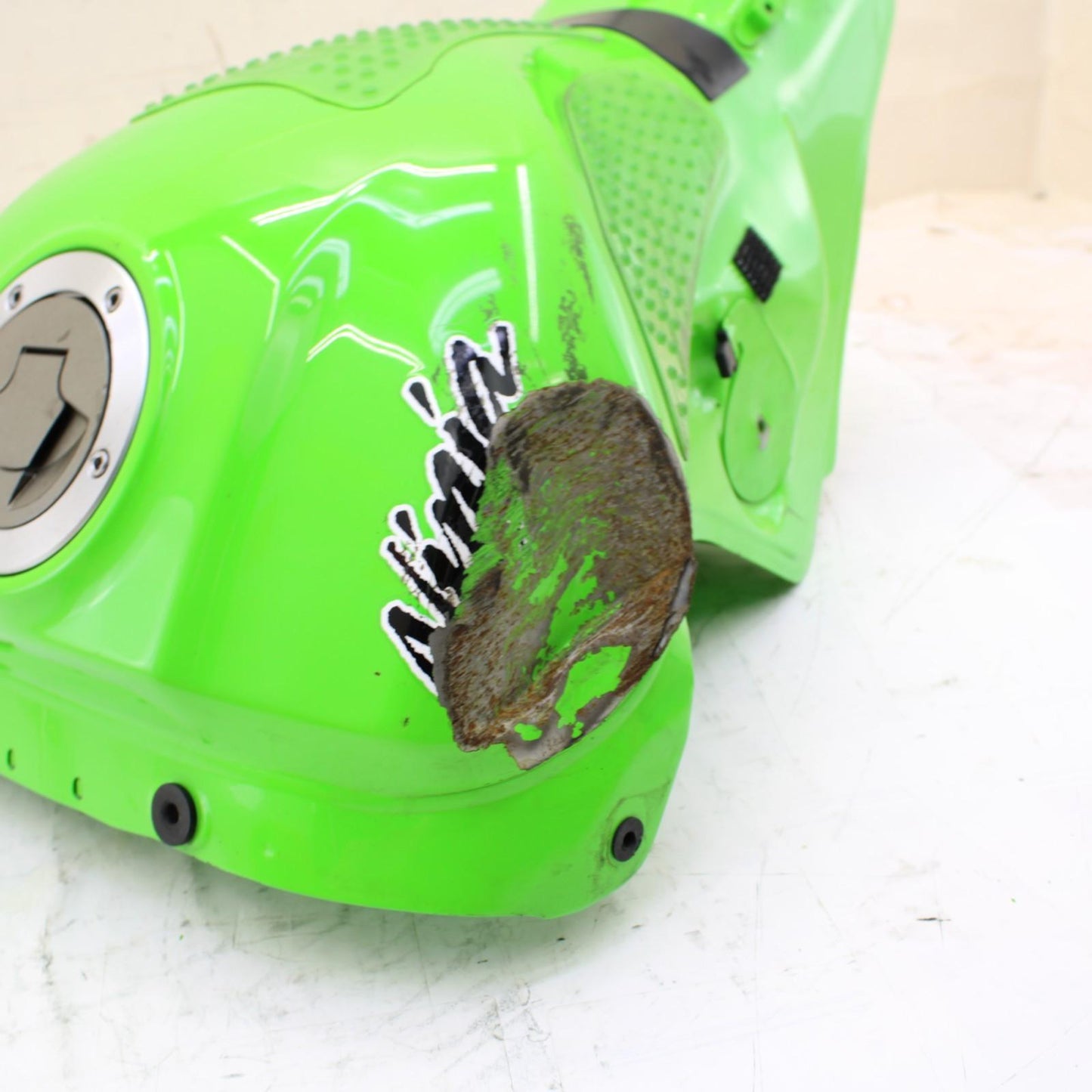 2011 - 2015 KAWASAKI NINJA ZX10R GAS TANK FUEL RESERVOIR PETROL GREEN *SCUFFED*