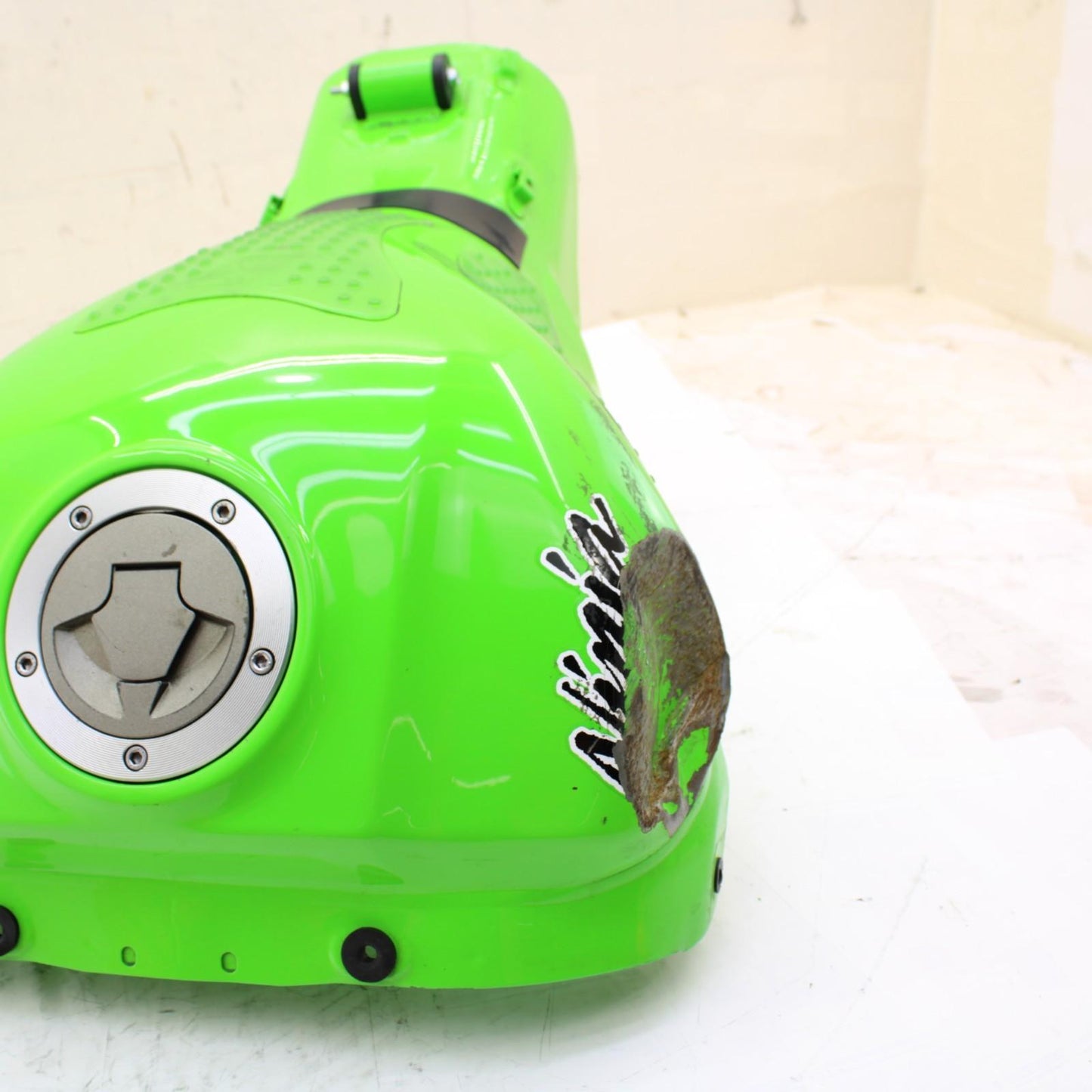 2011 - 2015 KAWASAKI NINJA ZX10R GAS TANK FUEL RESERVOIR PETROL GREEN *SCUFFED*