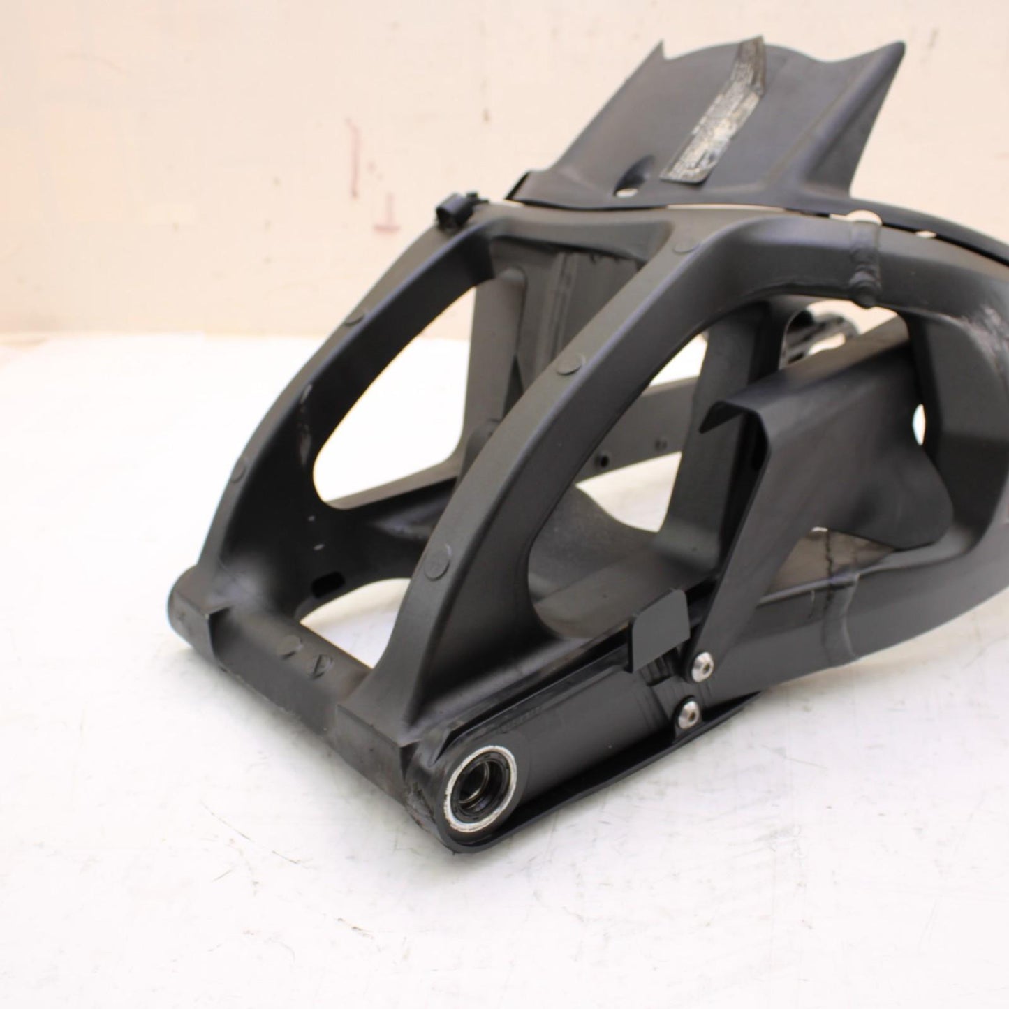 2011 - 2015 KAWASAKI NINJA ZX10R SWINGARM REAR WHEEL RIM BACK *SLIGHT SCUFFING*