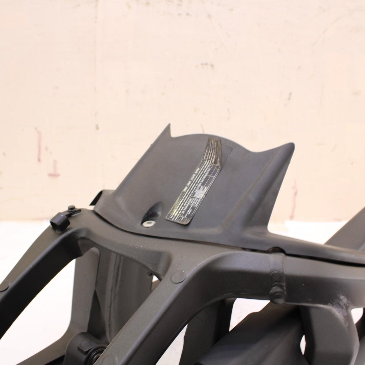 2011 - 2015 KAWASAKI NINJA ZX10R SWINGARM REAR WHEEL RIM BACK *SLIGHT SCUFFING*