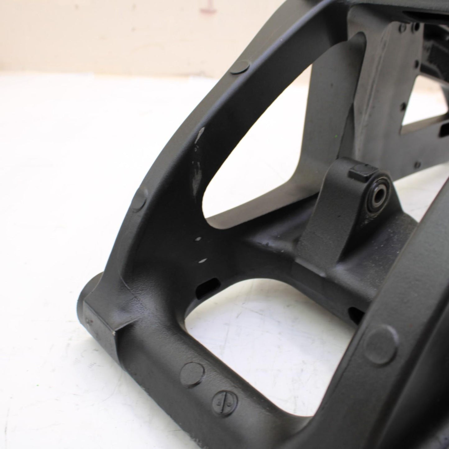 2011 - 2015 KAWASAKI NINJA ZX10R SWINGARM REAR WHEEL RIM BACK *SLIGHT SCUFFING*