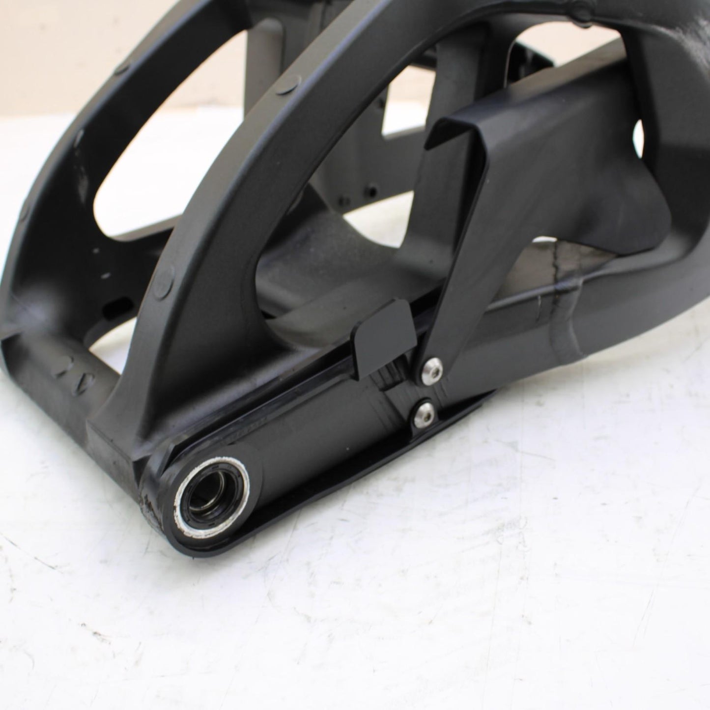 2011 - 2015 KAWASAKI NINJA ZX10R SWINGARM REAR WHEEL RIM BACK *SLIGHT SCUFFING*