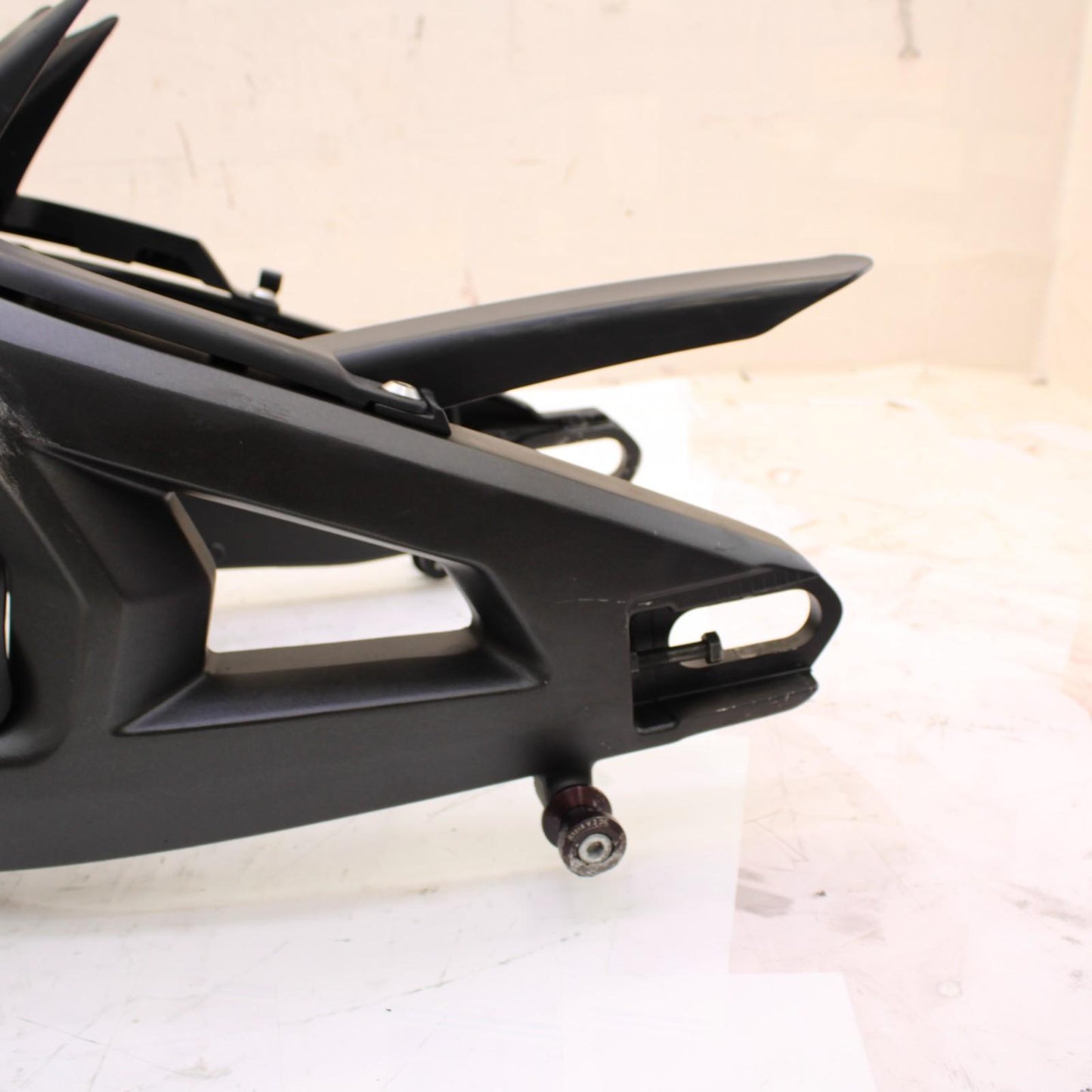 2011 - 2015 KAWASAKI NINJA ZX10R SWINGARM REAR WHEEL RIM BACK *SLIGHT SCUFFING*