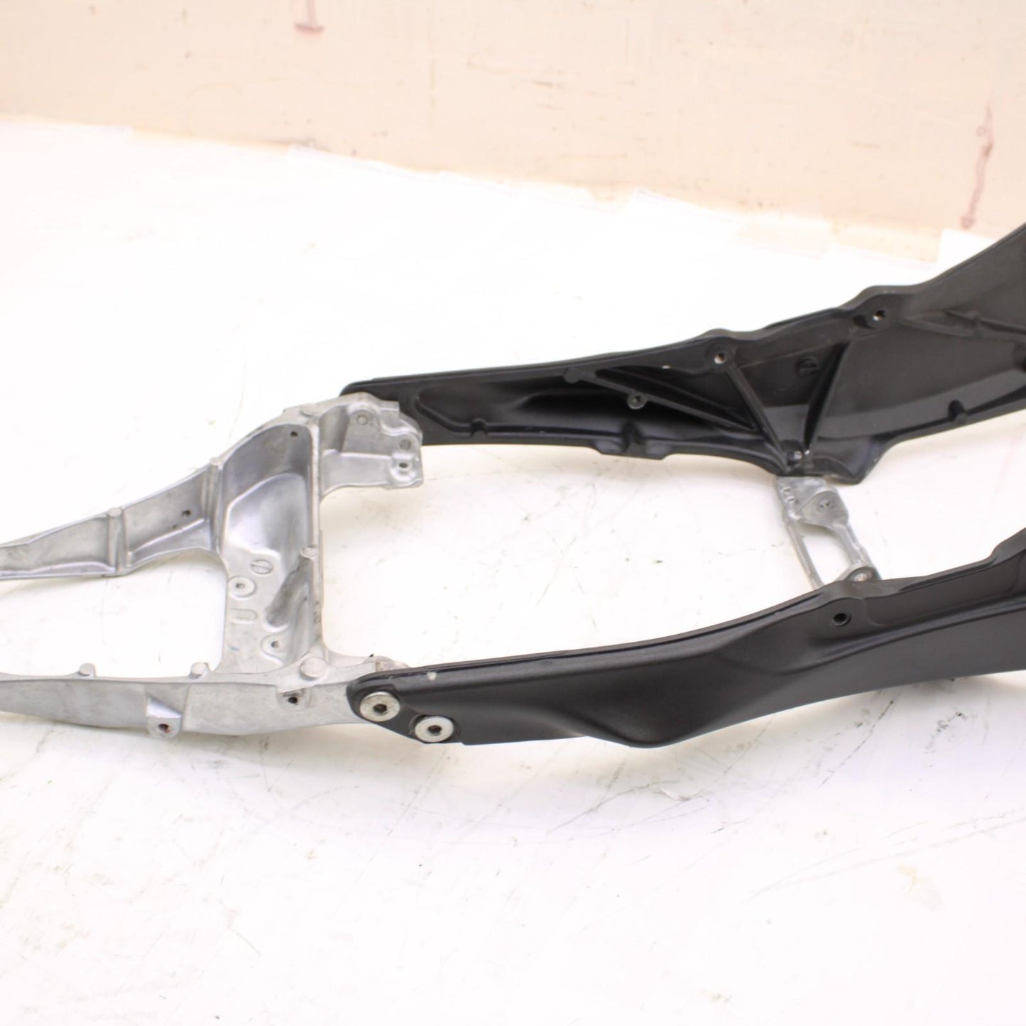 2011 - 2015 KAWASAKI NINJA ZX10R SUB FRAME REAR CHASSIS MOUNT BACK STOCK OEM