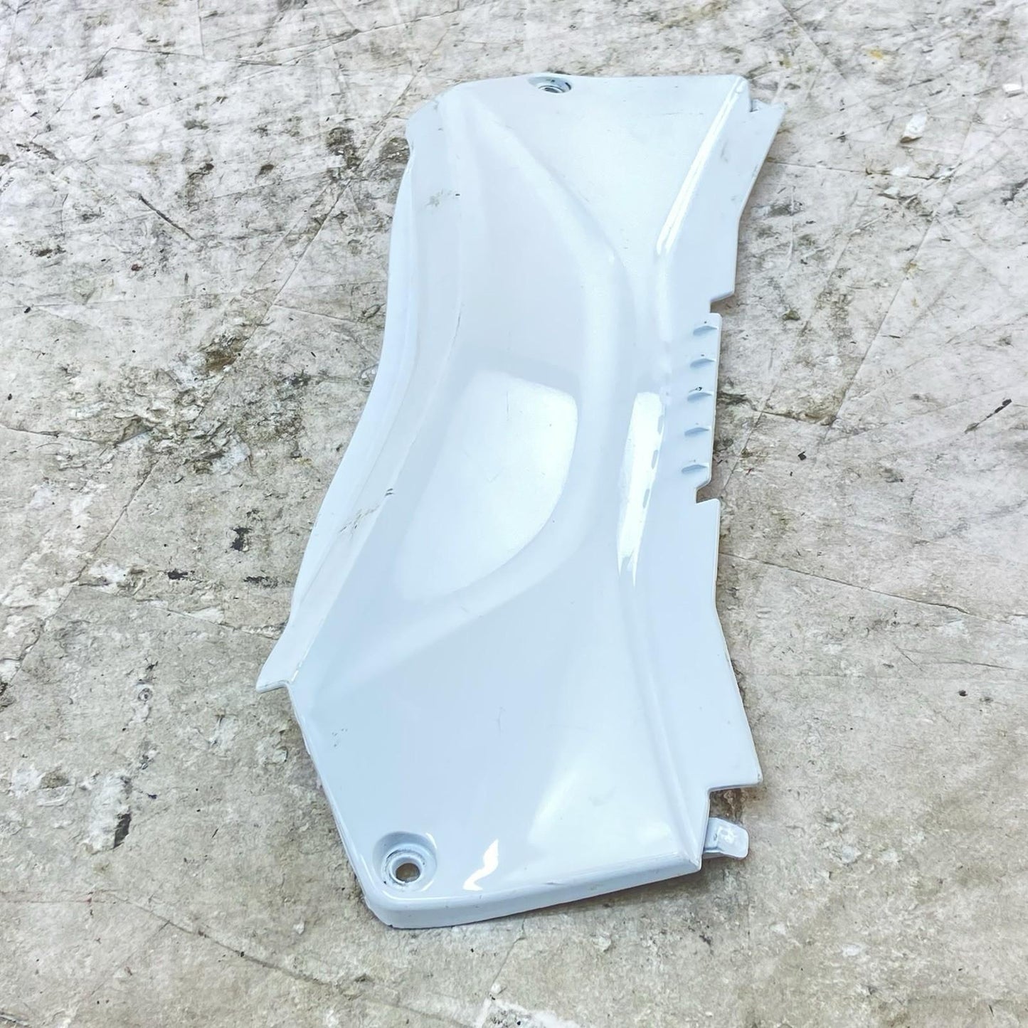 2015 - 2021 YAMAHA YZF R3 SEAT TRIM PLASTIC REAR BACK FAIRING PANEL WHITE