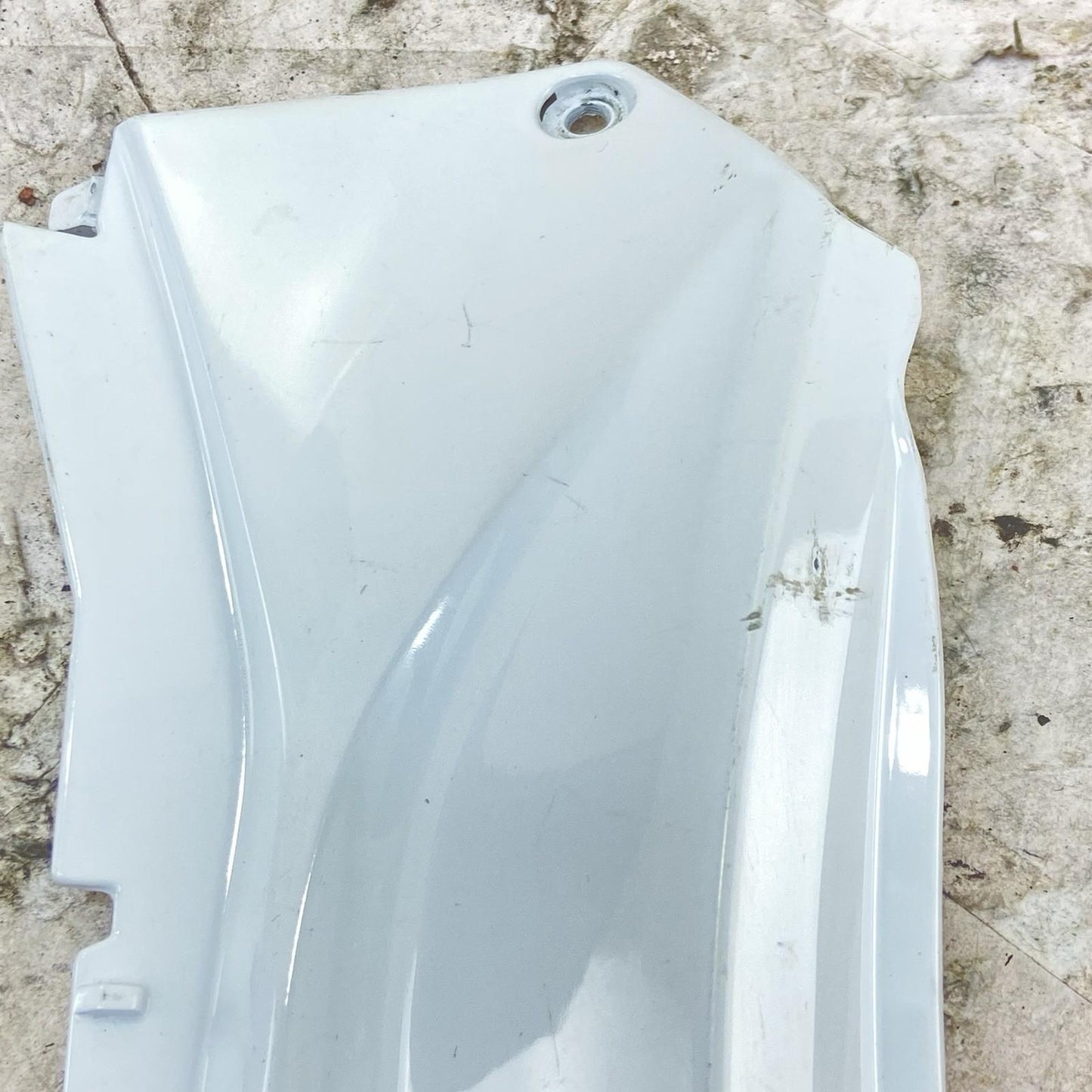 2015 - 2021 YAMAHA YZF R3 SEAT TRIM PLASTIC REAR BACK FAIRING PANEL WHITE